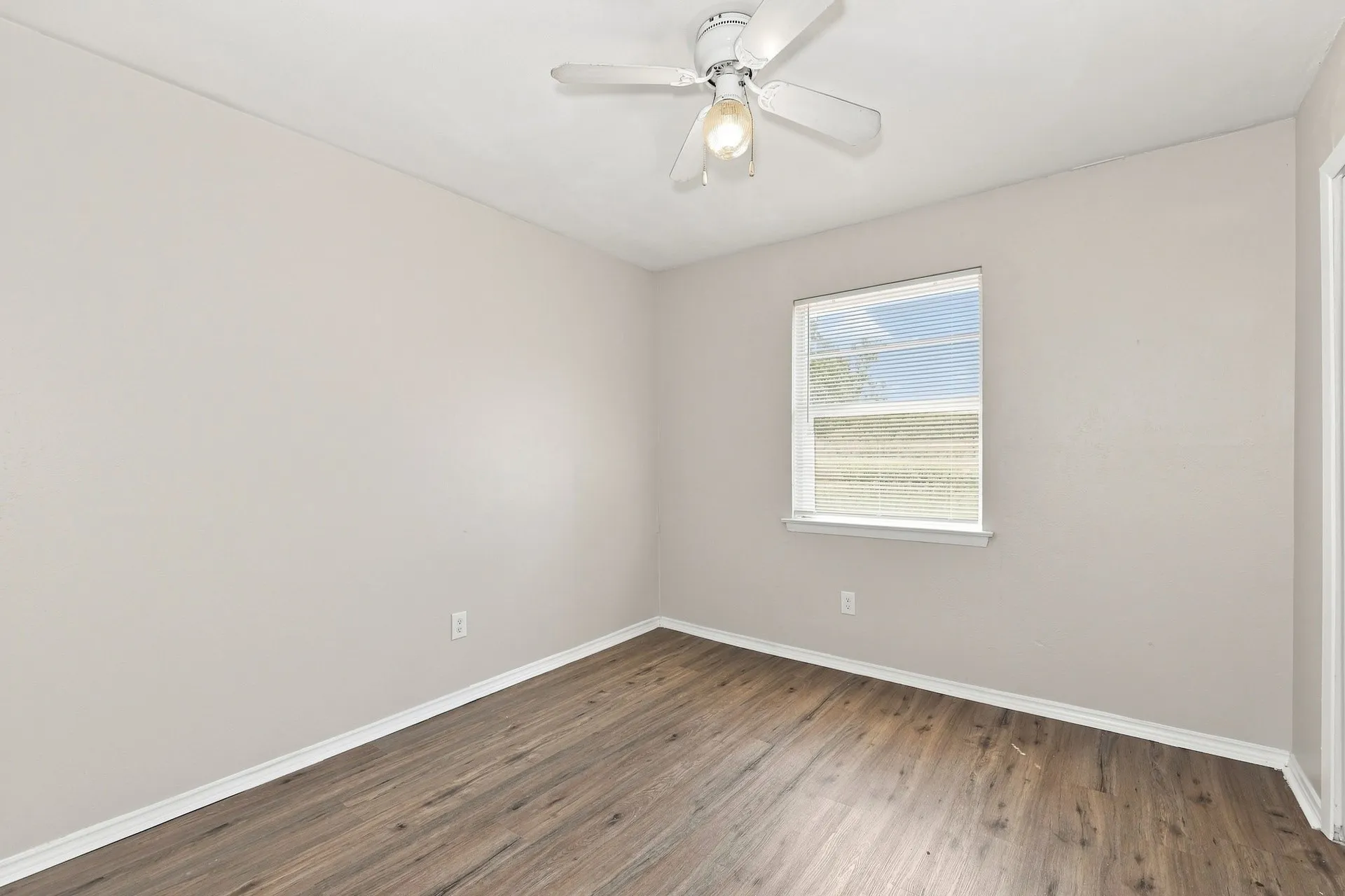 Single Family Residence For Rent in Dallas County , 4349 Chestnut Drive, Mesquite, Texas 75150, 4 Bedroom, 2 Bathroom, 2 Garage spaces, 1,378 Sqft, built in 1960, mls#21383138, Real Estate Agent in Mesquite, Homes For Rent in Dallas county, Homes For Rent in Mesquite, Realtor in Mesquite Texas, Real Estate Brokerage Independent Realty Texas, Luminita Cordes Realtor