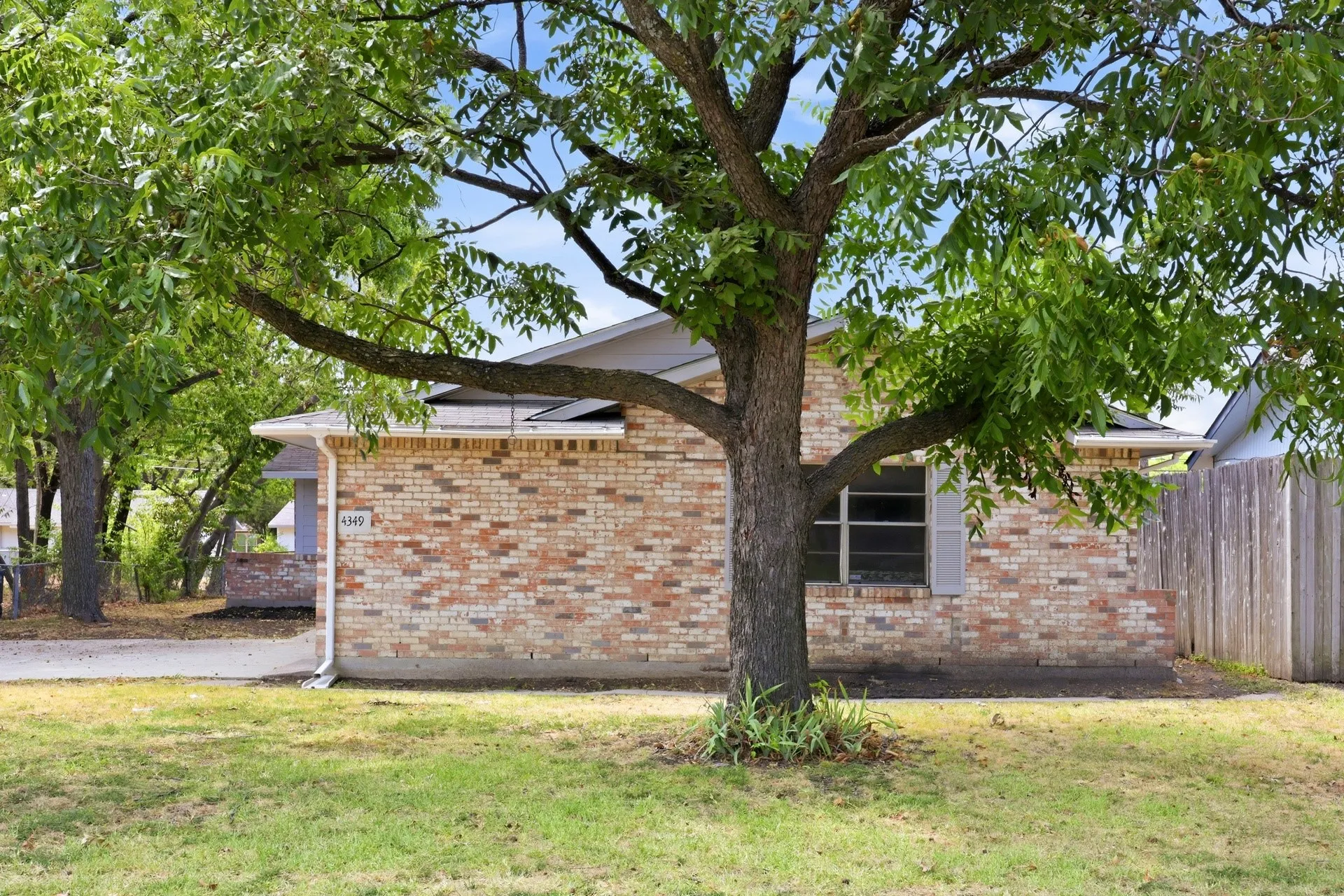 Single Family Residence For Rent in Dallas County , 4349 Chestnut Drive, Mesquite, Texas 75150, 4 Bedroom, 2 Bathroom, 2 Garage spaces, 1,378 Sqft, built in 1960, mls#21383138, Real Estate Agent in Mesquite, Homes For Rent in Dallas county, Homes For Rent in Mesquite, Realtor in Mesquite Texas, Real Estate Brokerage Independent Realty Texas, Luminita Cordes Realtor