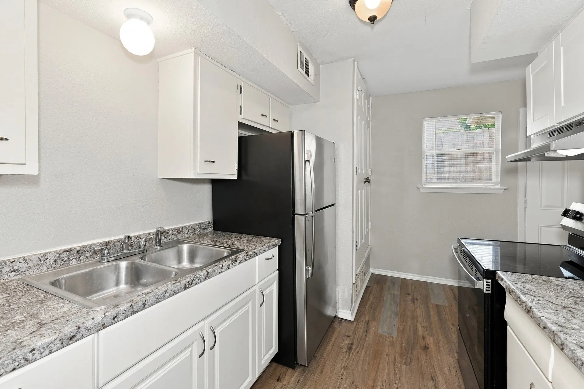 Single Family Residence For Rent in Dallas County , 4349 Chestnut Drive, Mesquite, Texas 75150, 4 Bedroom, 2 Bathroom, 2 Garage spaces, 1,378 Sqft, built in 1960, mls#21383138, Real Estate Agent in Mesquite, Homes For Rent in Dallas county, Homes For Rent in Mesquite, Realtor in Mesquite Texas, Real Estate Brokerage Independent Realty Texas, Luminita Cordes Realtor