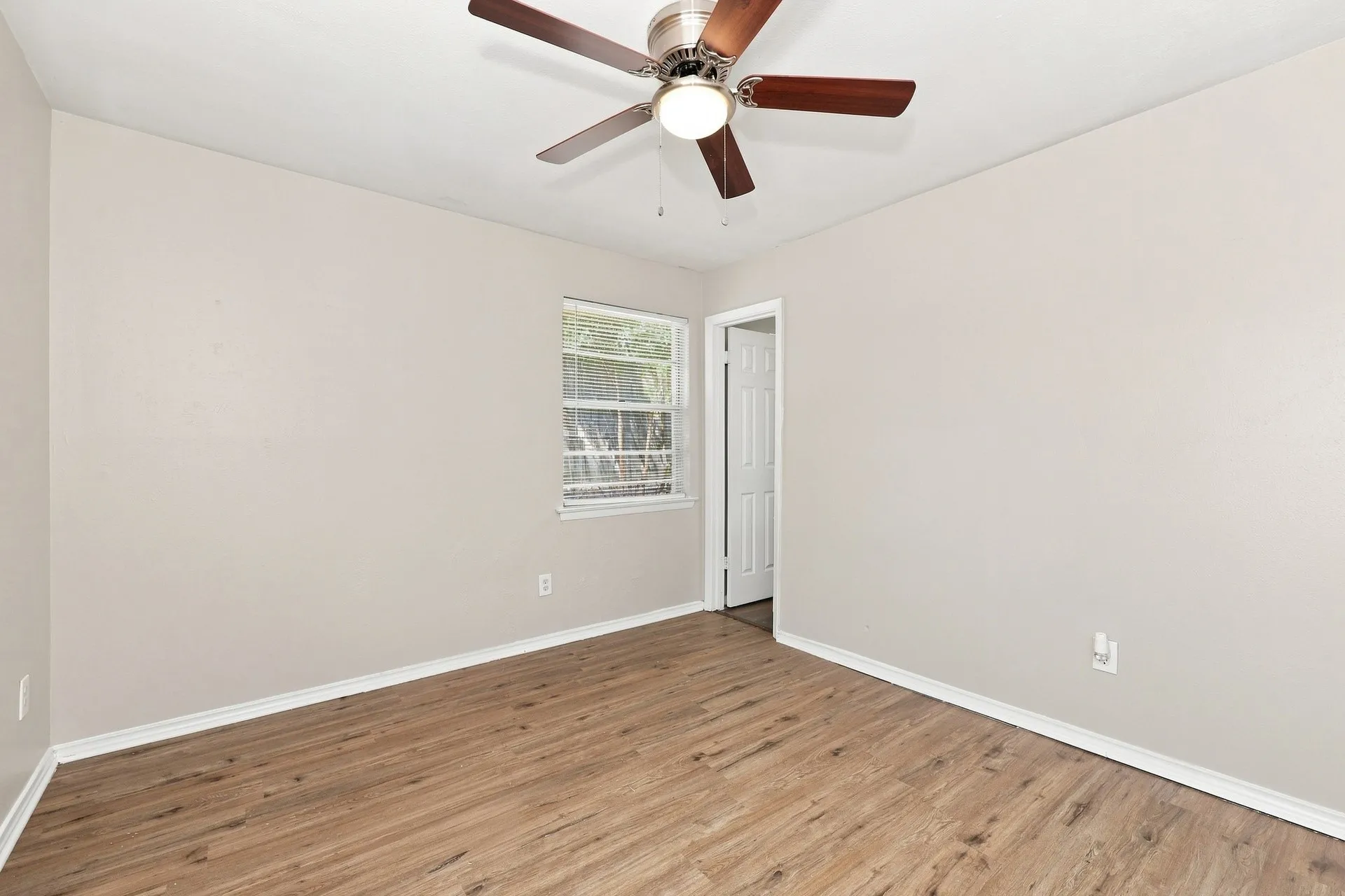Single Family Residence For Rent in Dallas County , 4349 Chestnut Drive, Mesquite, Texas 75150, 4 Bedroom, 2 Bathroom, 2 Garage spaces, 1,378 Sqft, built in 1960, mls#21383138, Real Estate Agent in Mesquite, Homes For Rent in Dallas county, Homes For Rent in Mesquite, Realtor in Mesquite Texas, Real Estate Brokerage Independent Realty Texas, Luminita Cordes Realtor