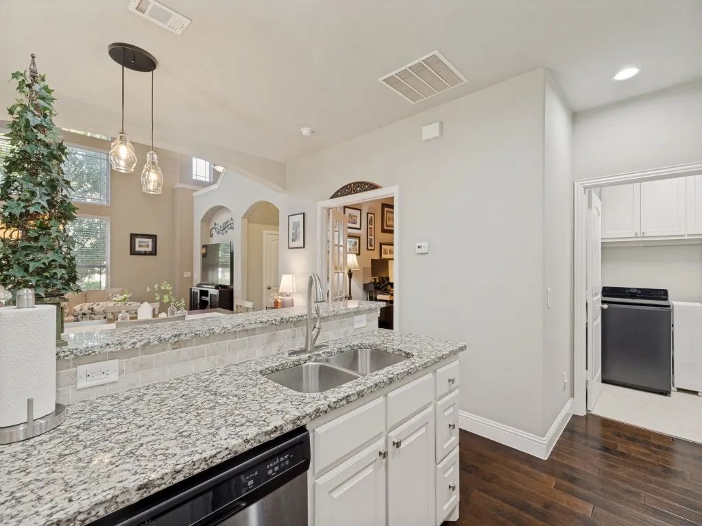 Single Family Residence For Sale in Collin County , 3717 Cobblecreek Drive, Mc Kinney, Texas 75070, 3 Bedroom, 3 Bathroom, 2 Garage spaces, 1,899 Sqft, built in 2015, mls#21382947, Real Estate Agent in Mc Kinney, Homes For Sale in Collin county, Homes For Sale in Mc Kinney, Realtor in Mc Kinney Texas, Real Estate Brokerage Independent Realty Texas, Luminita Cordes Realtor