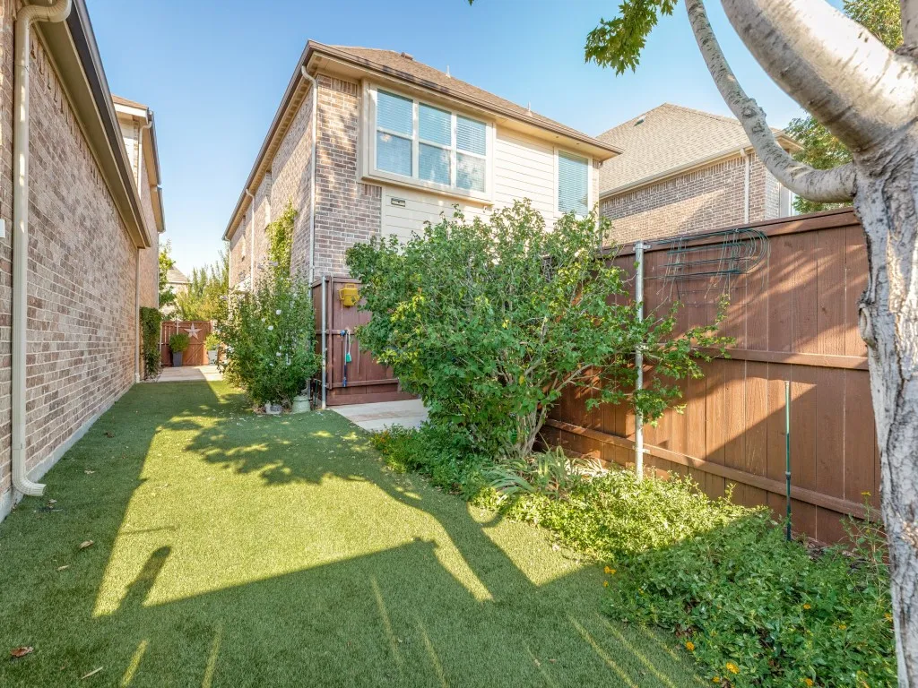 Single Family Residence For Sale in Collin County , 3717 Cobblecreek Drive, Mc Kinney, Texas 75070, 3 Bedroom, 3 Bathroom, 2 Garage spaces, 1,899 Sqft, built in 2015, mls#21382947, Real Estate Agent in Mc Kinney, Homes For Sale in Collin county, Homes For Sale in Mc Kinney, Realtor in Mc Kinney Texas, Real Estate Brokerage Independent Realty Texas, Luminita Cordes Realtor