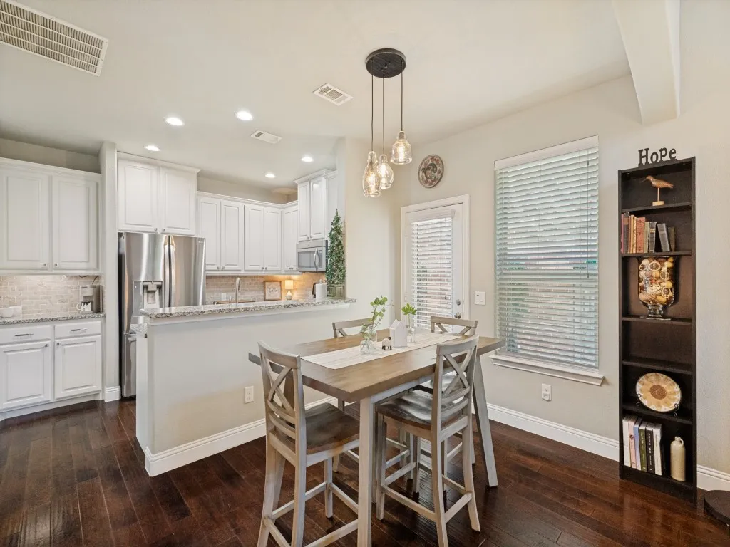Single Family Residence For Sale in Collin County , 3717 Cobblecreek Drive, Mc Kinney, Texas 75070, 3 Bedroom, 3 Bathroom, 2 Garage spaces, 1,899 Sqft, built in 2015, mls#21382947, Real Estate Agent in Mc Kinney, Homes For Sale in Collin county, Homes For Sale in Mc Kinney, Realtor in Mc Kinney Texas, Real Estate Brokerage Independent Realty Texas, Luminita Cordes Realtor