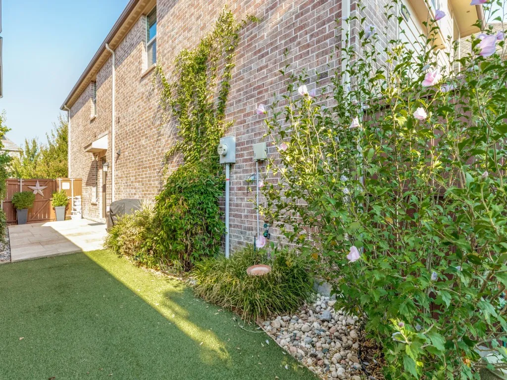 Single Family Residence For Sale in Collin County , 3717 Cobblecreek Drive, Mc Kinney, Texas 75070, 3 Bedroom, 3 Bathroom, 2 Garage spaces, 1,899 Sqft, built in 2015, mls#21382947, Real Estate Agent in Mc Kinney, Homes For Sale in Collin county, Homes For Sale in Mc Kinney, Realtor in Mc Kinney Texas, Real Estate Brokerage Independent Realty Texas, Luminita Cordes Realtor