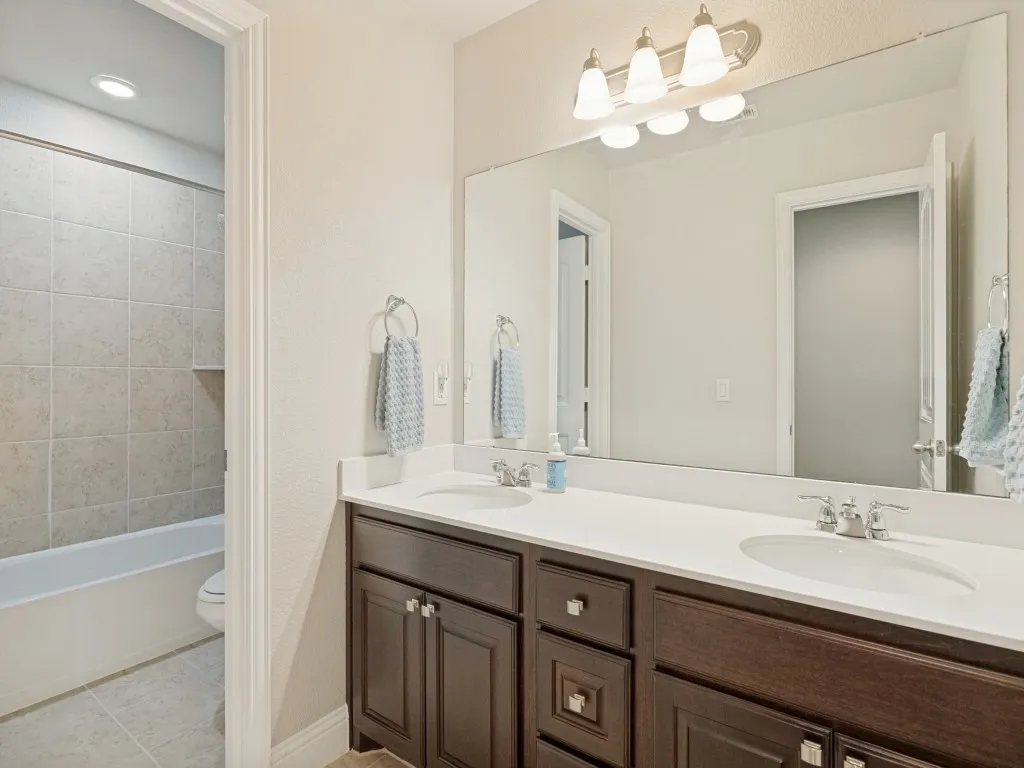 Single Family Residence For Sale in Collin County , 3717 Cobblecreek Drive, Mc Kinney, Texas 75070, 3 Bedroom, 3 Bathroom, 2 Garage spaces, 1,899 Sqft, built in 2015, mls#21382947, Real Estate Agent in Mc Kinney, Homes For Sale in Collin county, Homes For Sale in Mc Kinney, Realtor in Mc Kinney Texas, Real Estate Brokerage Independent Realty Texas, Luminita Cordes Realtor