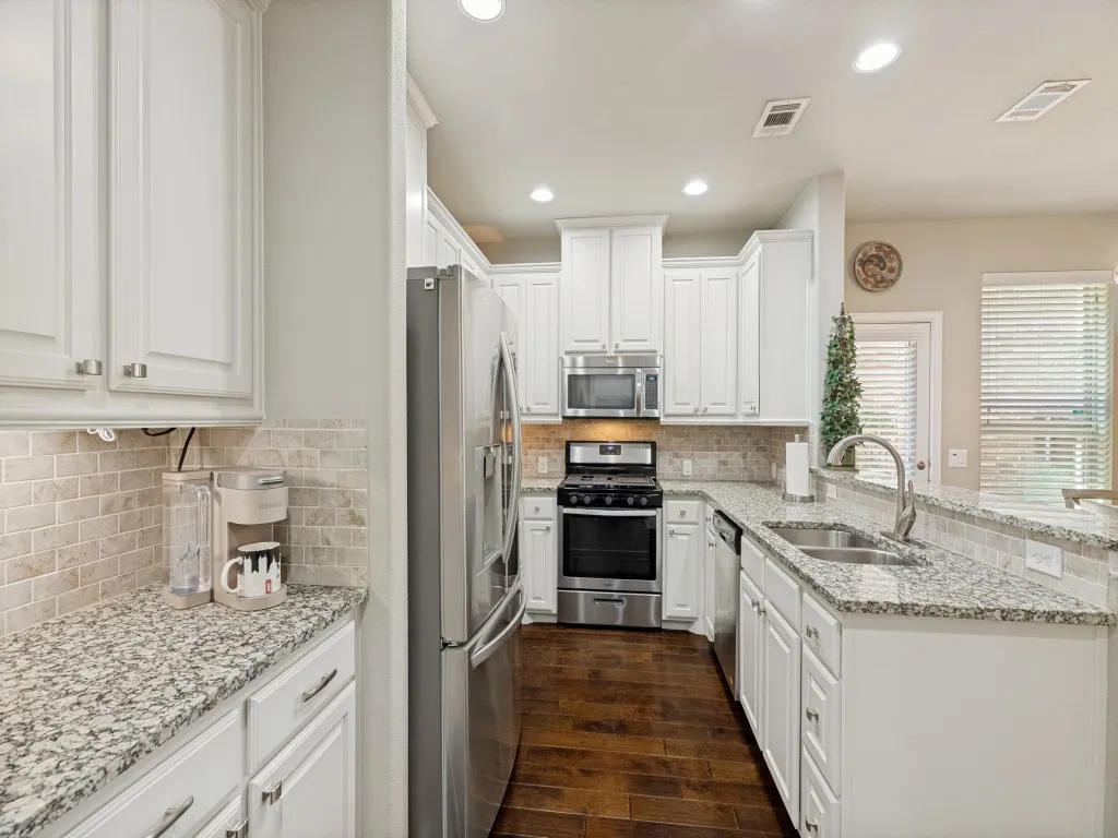 Single Family Residence For Sale in Collin County , 3717 Cobblecreek Drive, Mc Kinney, Texas 75070, 3 Bedroom, 3 Bathroom, 2 Garage spaces, 1,899 Sqft, built in 2015, mls#21382947, Real Estate Agent in Mc Kinney, Homes For Sale in Collin county, Homes For Sale in Mc Kinney, Realtor in Mc Kinney Texas, Real Estate Brokerage Independent Realty Texas, Luminita Cordes Realtor