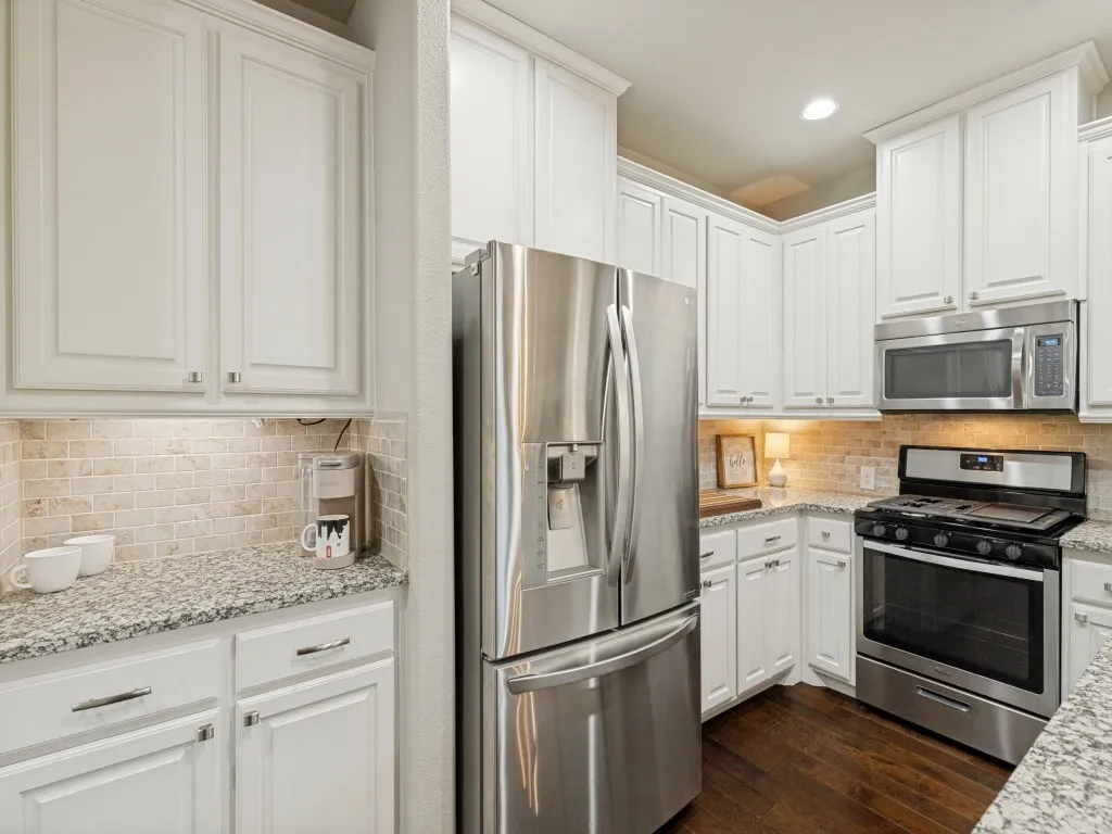 Single Family Residence For Sale in Collin County , 3717 Cobblecreek Drive, Mc Kinney, Texas 75070, 3 Bedroom, 3 Bathroom, 2 Garage spaces, 1,899 Sqft, built in 2015, mls#21382947, Real Estate Agent in Mc Kinney, Homes For Sale in Collin county, Homes For Sale in Mc Kinney, Realtor in Mc Kinney Texas, Real Estate Brokerage Independent Realty Texas, Luminita Cordes Realtor