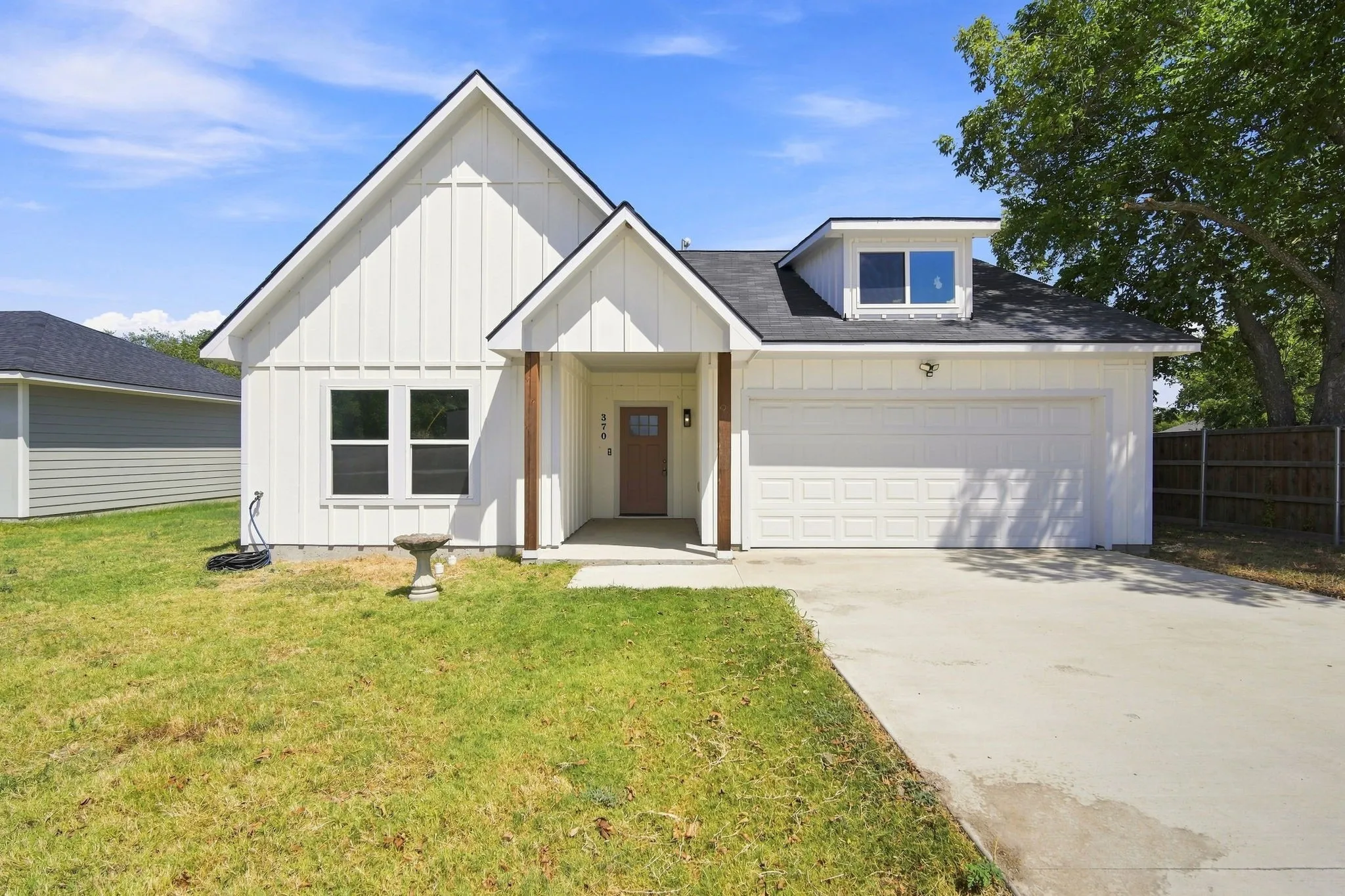 Single Family Residence For Sale in Ellis County , 370 Third Avenue, Milford, Texas 76670, 3 Bedroom, 2 Bathroom, 2 Garage spaces, 1,292 Sqft, built in 2023, mls#21382896, Real Estate Agent in Milford, Homes For Sale in Ellis county, Homes For Sale in Milford, Realtor in Milford Texas, Real Estate Brokerage Independent Realty Texas, Luminita Cordes Realtor