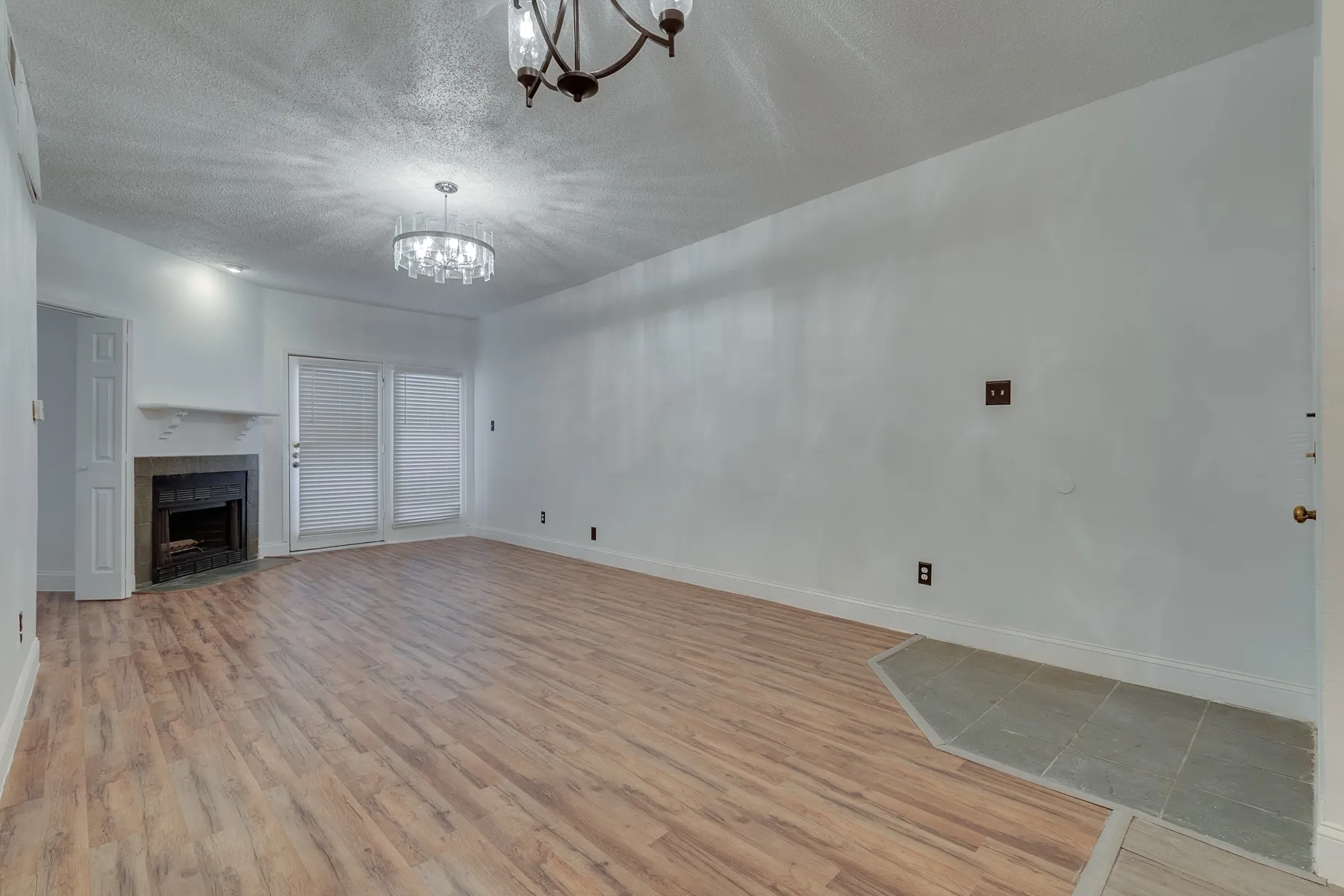 Condominium For Sale in Dallas County , 5550 Spring Valley Road E24, Dallas, Texas 75254, 2 Bedroom, 2 Bathroom, Garage spaces, 1,012 Sqft, built in 1983, mls#21382116, Real Estate Agent in Dallas, Homes For Sale in Dallas county, Homes For Sale in Dallas, Realtor in Dallas Texas, Real Estate Brokerage Independent Realty Texas, Luminita Cordes Realtor