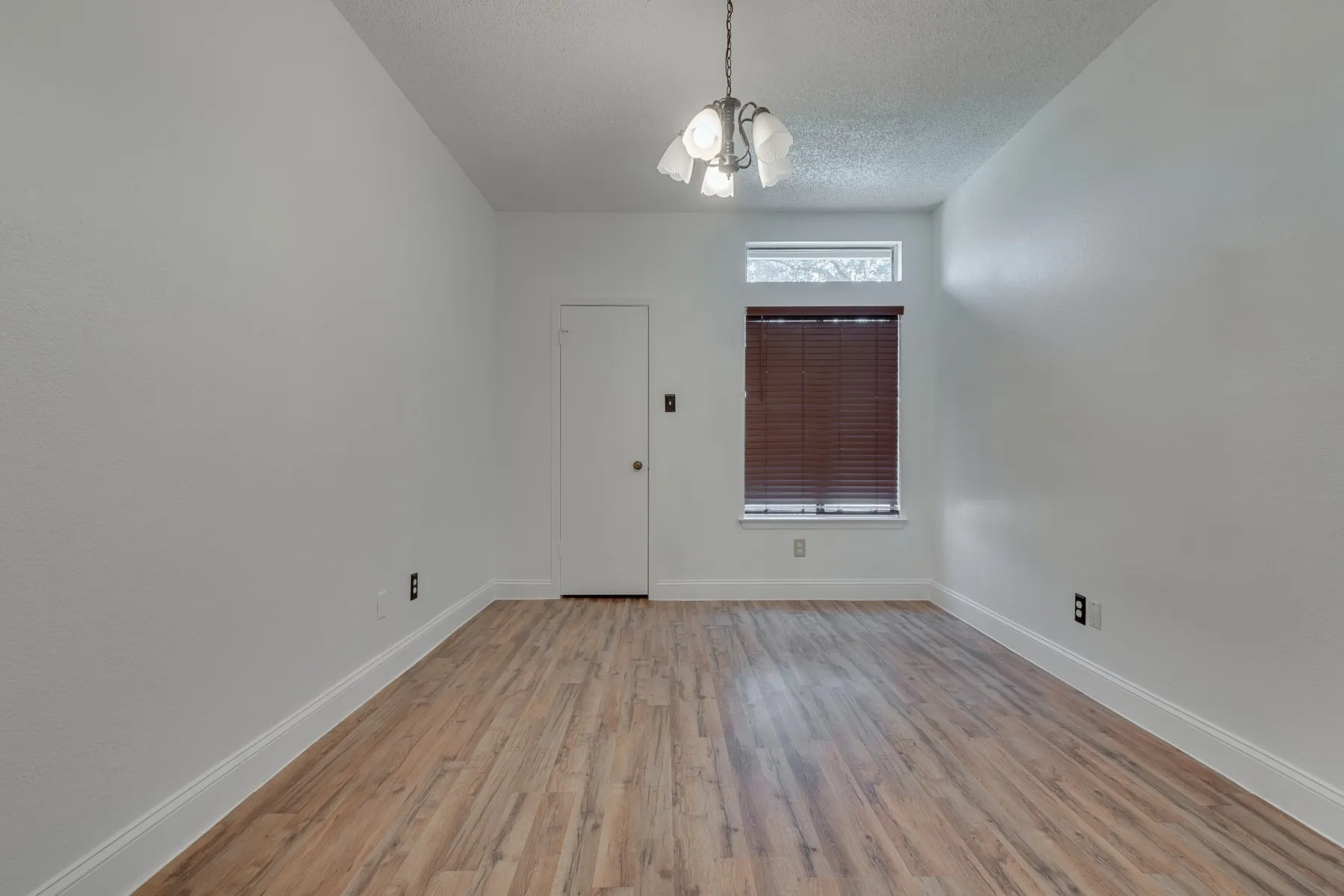 Condominium For Sale in Dallas County , 5550 Spring Valley Road E24, Dallas, Texas 75254, 2 Bedroom, 2 Bathroom, Garage spaces, 1,012 Sqft, built in 1983, mls#21382116, Real Estate Agent in Dallas, Homes For Sale in Dallas county, Homes For Sale in Dallas, Realtor in Dallas Texas, Real Estate Brokerage Independent Realty Texas, Luminita Cordes Realtor