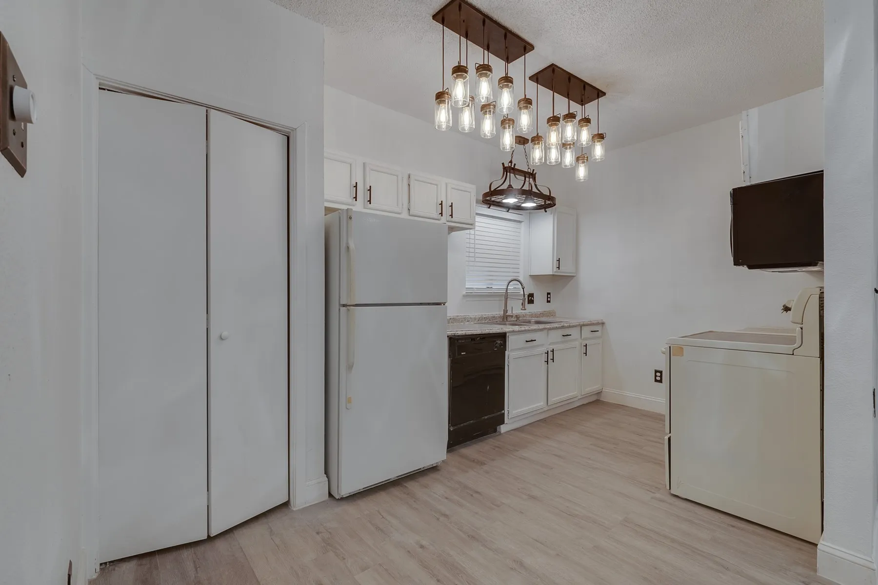 Condominium For Sale in Dallas County , 5550 Spring Valley Road E24, Dallas, Texas 75254, 2 Bedroom, 2 Bathroom, Garage spaces, 1,012 Sqft, built in 1983, mls#21382116, Real Estate Agent in Dallas, Homes For Sale in Dallas county, Homes For Sale in Dallas, Realtor in Dallas Texas, Real Estate Brokerage Independent Realty Texas, Luminita Cordes Realtor