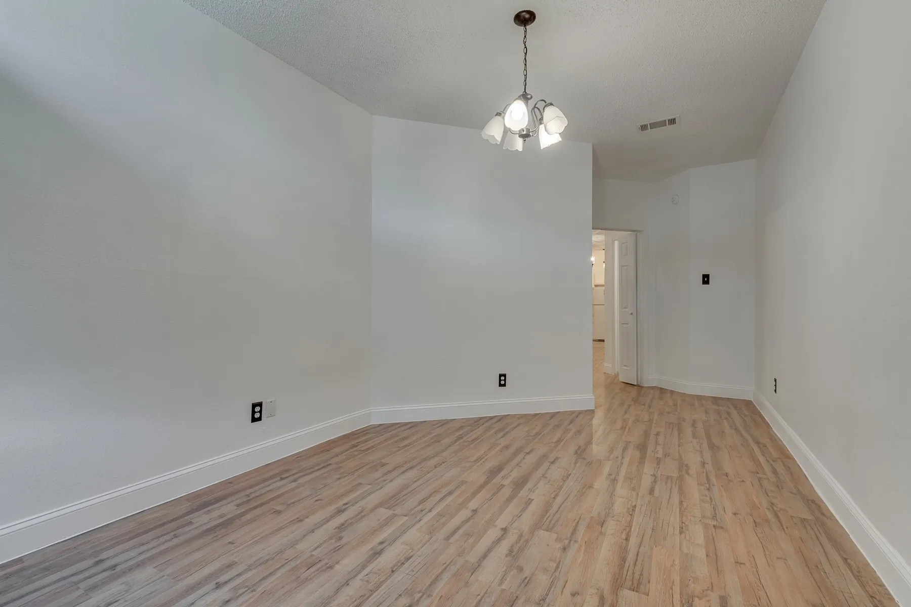 Condominium For Sale in Dallas County , 5550 Spring Valley Road E24, Dallas, Texas 75254, 2 Bedroom, 2 Bathroom, Garage spaces, 1,012 Sqft, built in 1983, mls#21382116, Real Estate Agent in Dallas, Homes For Sale in Dallas county, Homes For Sale in Dallas, Realtor in Dallas Texas, Real Estate Brokerage Independent Realty Texas, Luminita Cordes Realtor