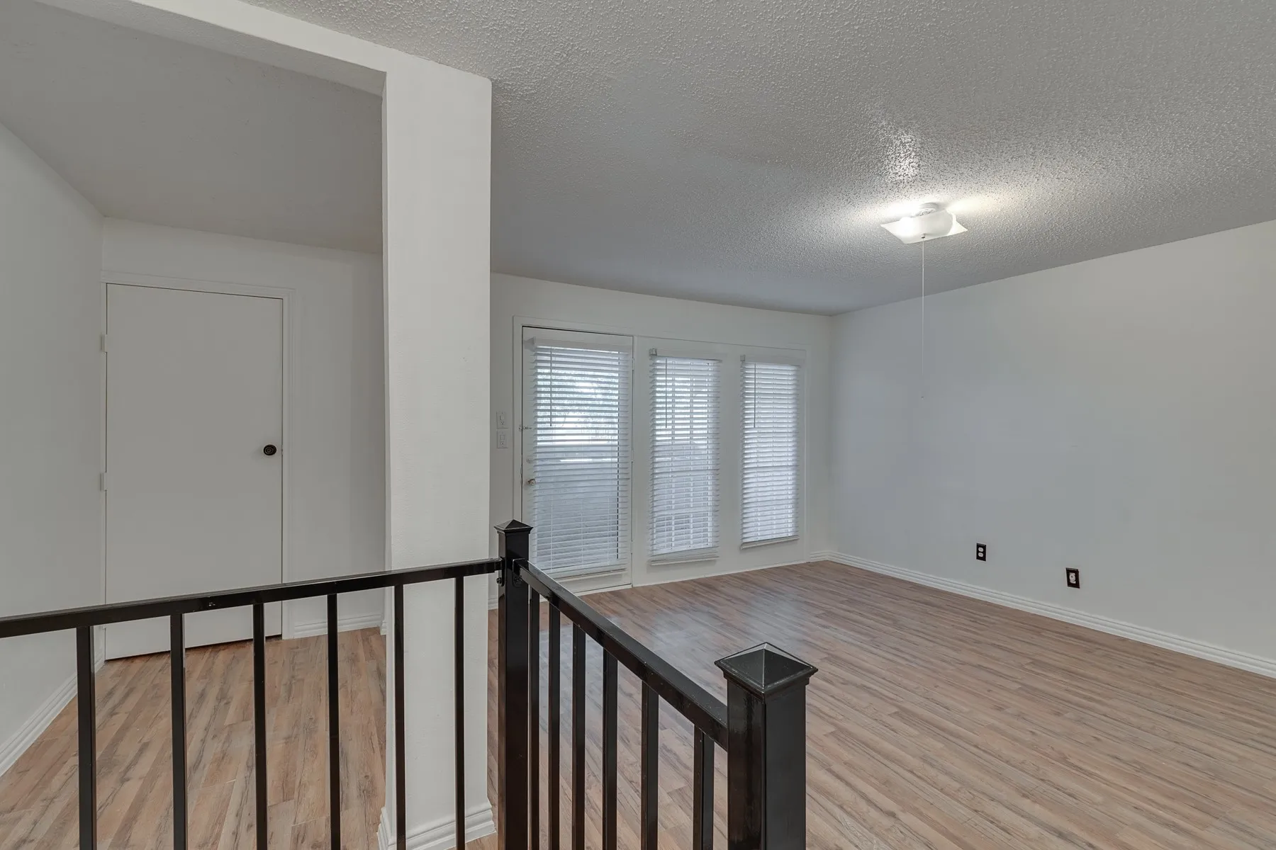 Condominium For Sale in Dallas County , 5550 Spring Valley Road E24, Dallas, Texas 75254, 2 Bedroom, 2 Bathroom, Garage spaces, 1,012 Sqft, built in 1983, mls#21382116, Real Estate Agent in Dallas, Homes For Sale in Dallas county, Homes For Sale in Dallas, Realtor in Dallas Texas, Real Estate Brokerage Independent Realty Texas, Luminita Cordes Realtor