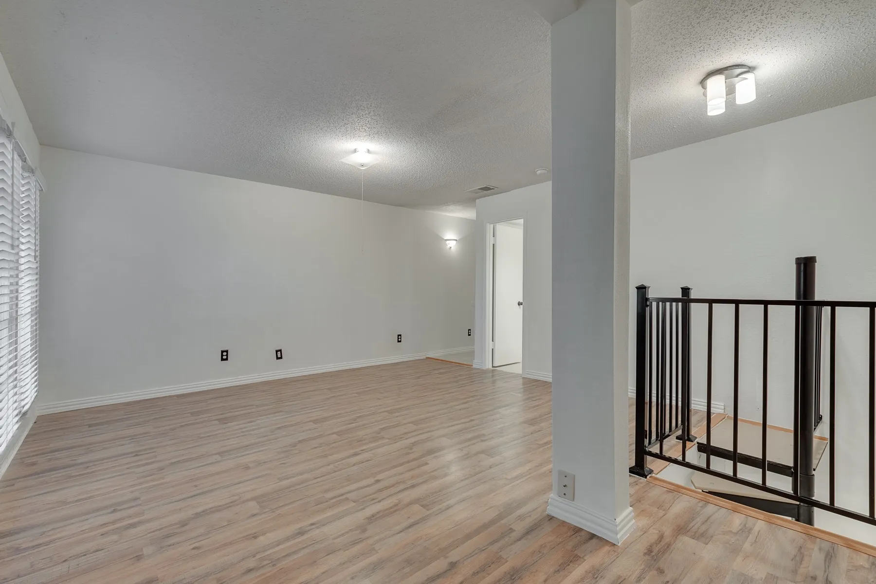Condominium For Sale in Dallas County , 5550 Spring Valley Road E24, Dallas, Texas 75254, 2 Bedroom, 2 Bathroom, Garage spaces, 1,012 Sqft, built in 1983, mls#21382116, Real Estate Agent in Dallas, Homes For Sale in Dallas county, Homes For Sale in Dallas, Realtor in Dallas Texas, Real Estate Brokerage Independent Realty Texas, Luminita Cordes Realtor
