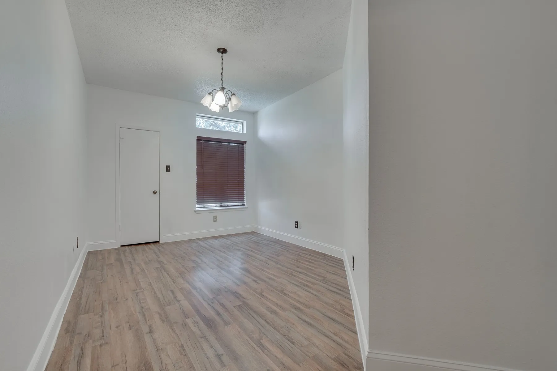 Condominium For Sale in Dallas County , 5550 Spring Valley Road E24, Dallas, Texas 75254, 2 Bedroom, 2 Bathroom, Garage spaces, 1,012 Sqft, built in 1983, mls#21382116, Real Estate Agent in Dallas, Homes For Sale in Dallas county, Homes For Sale in Dallas, Realtor in Dallas Texas, Real Estate Brokerage Independent Realty Texas, Luminita Cordes Realtor