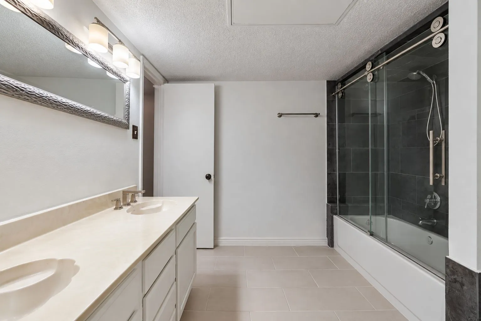 Condominium For Sale in Dallas County , 5550 Spring Valley Road E24, Dallas, Texas 75254, 2 Bedroom, 2 Bathroom, Garage spaces, 1,012 Sqft, built in 1983, mls#21382116, Real Estate Agent in Dallas, Homes For Sale in Dallas county, Homes For Sale in Dallas, Realtor in Dallas Texas, Real Estate Brokerage Independent Realty Texas, Luminita Cordes Realtor