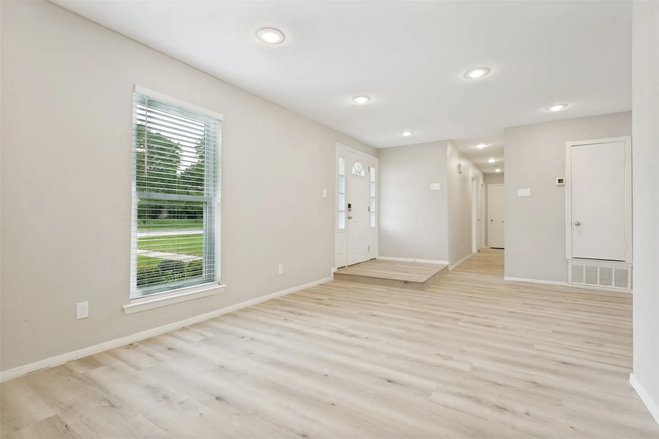Single Family Residence For Sale in Dallas County , 2117 Oak Brook Drive, Richardson, Texas 75081, 3 Bedroom, 2 Bathroom, 2 Garage spaces, 1,515 Sqft, built in 1974, mls#21383088, Real Estate Agent in Richardson, Homes For Sale in Dallas county, Homes For Sale in Richardson, Realtor in Richardson Texas, Real Estate Brokerage Independent Realty Texas, Luminita Cordes Realtor