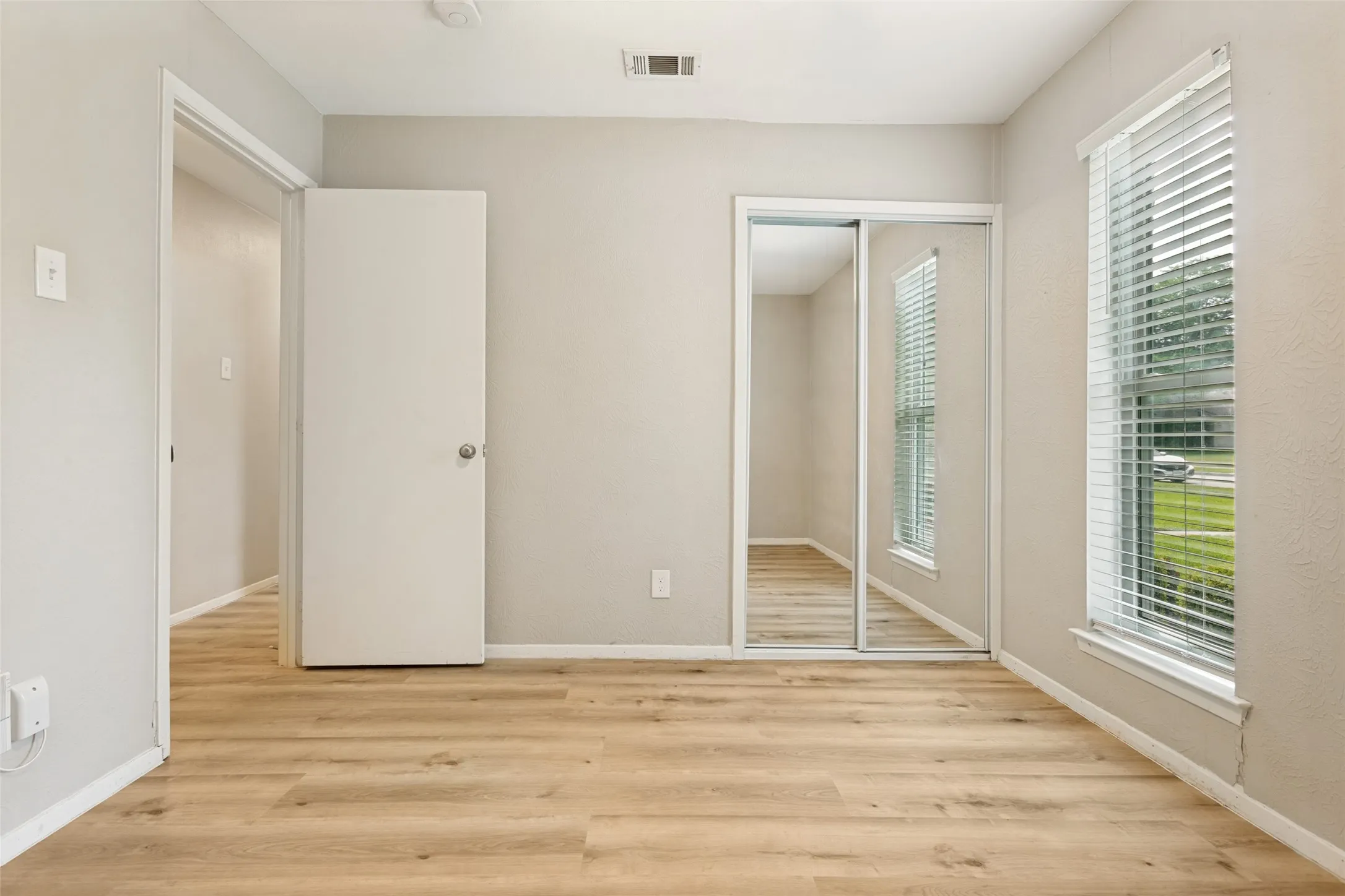 Single Family Residence For Sale in Dallas County , 2117 Oak Brook Drive, Richardson, Texas 75081, 3 Bedroom, 2 Bathroom, 2 Garage spaces, 1,515 Sqft, built in 1974, mls#21383088, Real Estate Agent in Richardson, Homes For Sale in Dallas county, Homes For Sale in Richardson, Realtor in Richardson Texas, Real Estate Brokerage Independent Realty Texas, Luminita Cordes Realtor