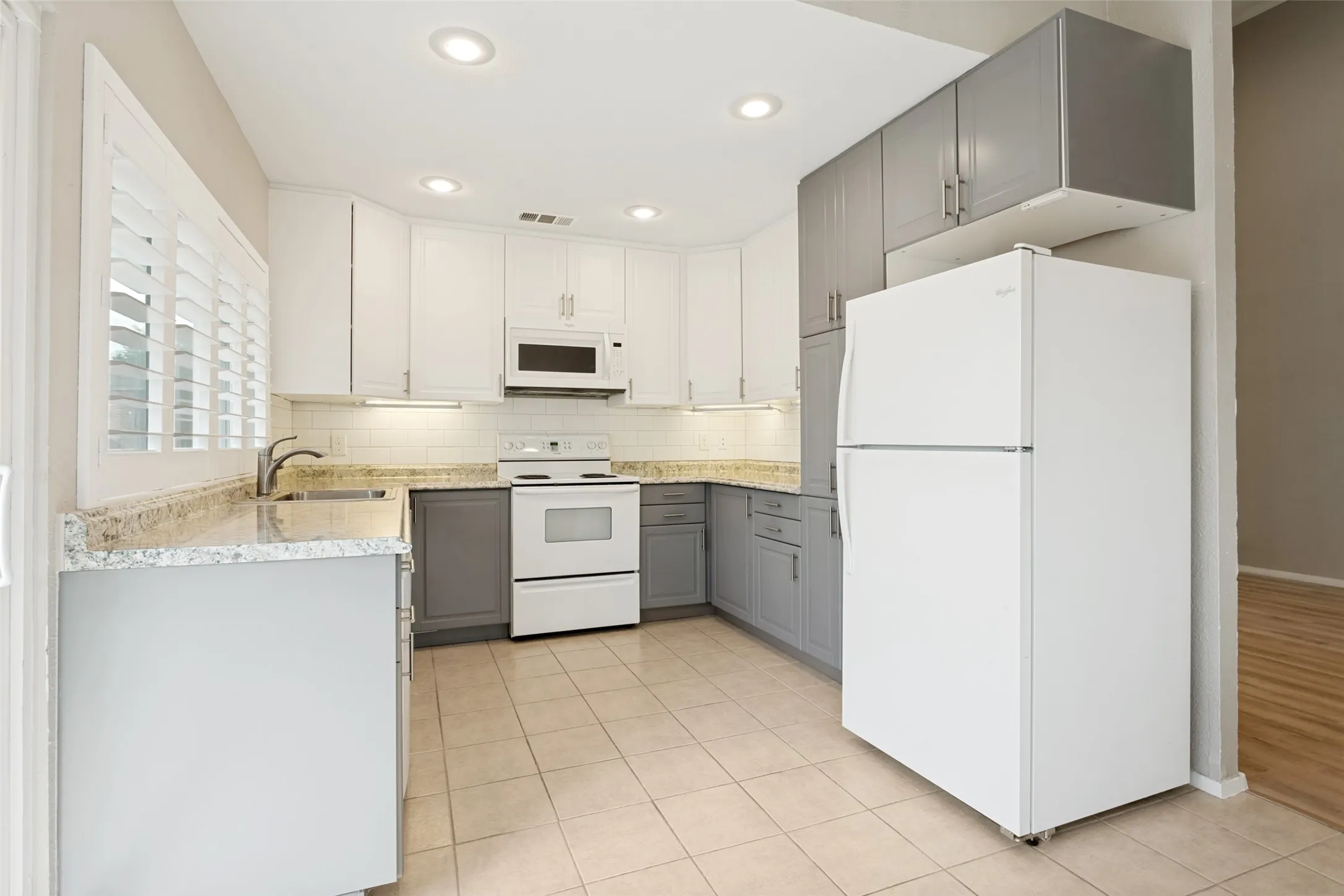 Single Family Residence For Sale in Dallas County , 2117 Oak Brook Drive, Richardson, Texas 75081, 3 Bedroom, 2 Bathroom, 2 Garage spaces, 1,515 Sqft, built in 1974, mls#21383088, Real Estate Agent in Richardson, Homes For Sale in Dallas county, Homes For Sale in Richardson, Realtor in Richardson Texas, Real Estate Brokerage Independent Realty Texas, Luminita Cordes Realtor