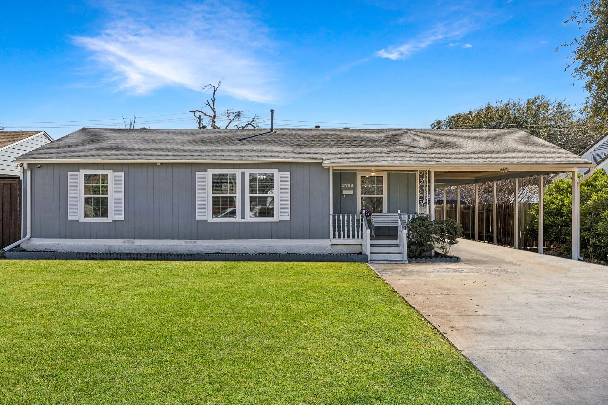 Great opportunity to be in Midway Hollow. Opportunity to build or remodel.