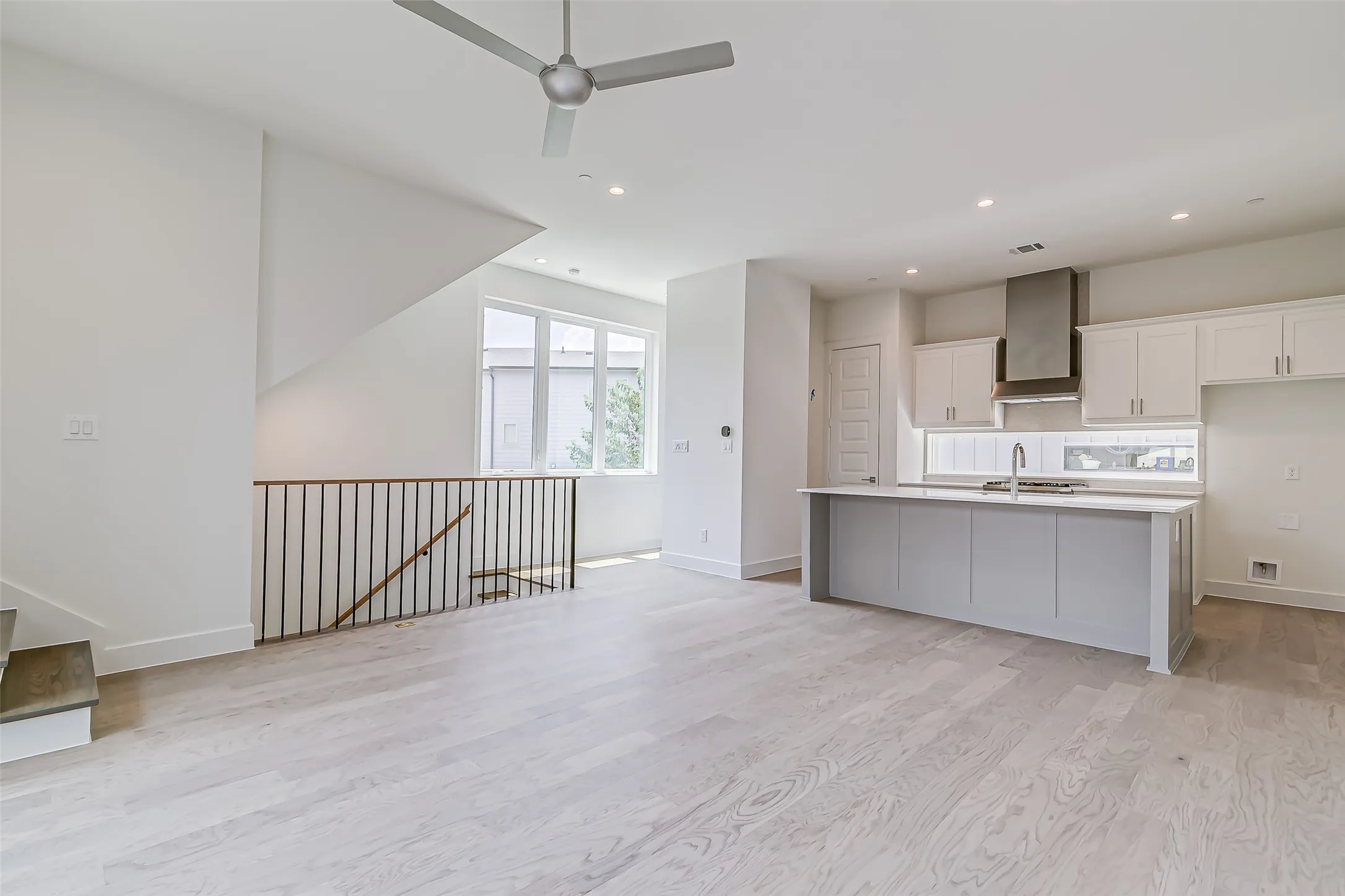Condominium For Rent in Dallas County , 6028 Lewis Street 202, Dallas, Texas 75206, 2 Bedroom, 3 Bathroom, 2 Garage spaces, 1,500 Sqft, built in 2021, mls#21383156, Real Estate Agent in Dallas, Homes For Rent in Dallas county, Homes For Rent in Dallas, Realtor in Dallas Texas, Real Estate Brokerage Independent Realty Texas, Luminita Cordes Realtor