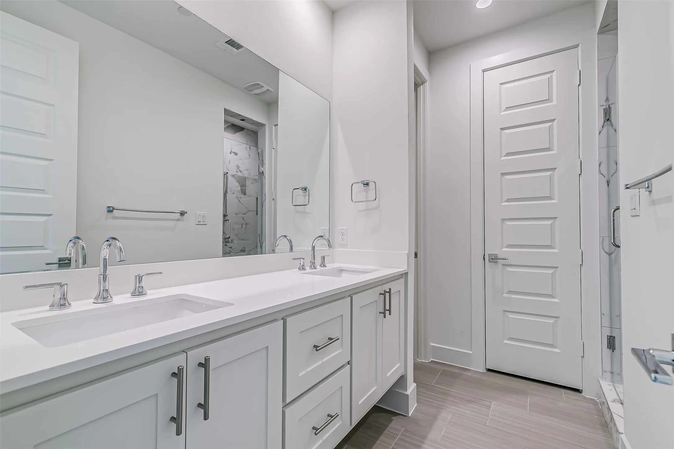 Condominium For Rent in Dallas County , 6028 Lewis Street 202, Dallas, Texas 75206, 2 Bedroom, 3 Bathroom, 2 Garage spaces, 1,500 Sqft, built in 2021, mls#21383156, Real Estate Agent in Dallas, Homes For Rent in Dallas county, Homes For Rent in Dallas, Realtor in Dallas Texas, Real Estate Brokerage Independent Realty Texas, Luminita Cordes Realtor