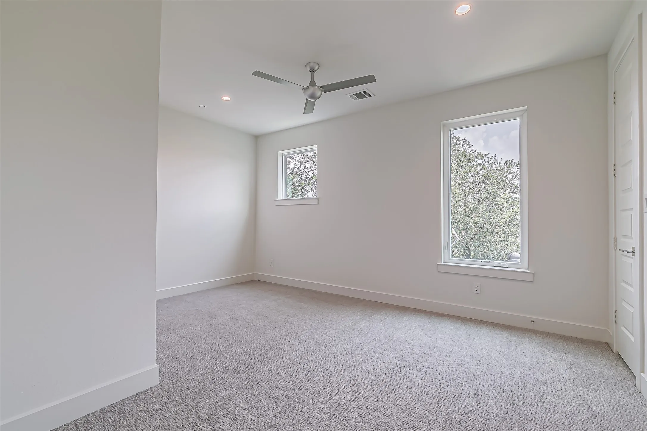 Condominium For Rent in Dallas County , 6028 Lewis Street 202, Dallas, Texas 75206, 2 Bedroom, 3 Bathroom, 2 Garage spaces, 1,500 Sqft, built in 2021, mls#21383156, Real Estate Agent in Dallas, Homes For Rent in Dallas county, Homes For Rent in Dallas, Realtor in Dallas Texas, Real Estate Brokerage Independent Realty Texas, Luminita Cordes Realtor