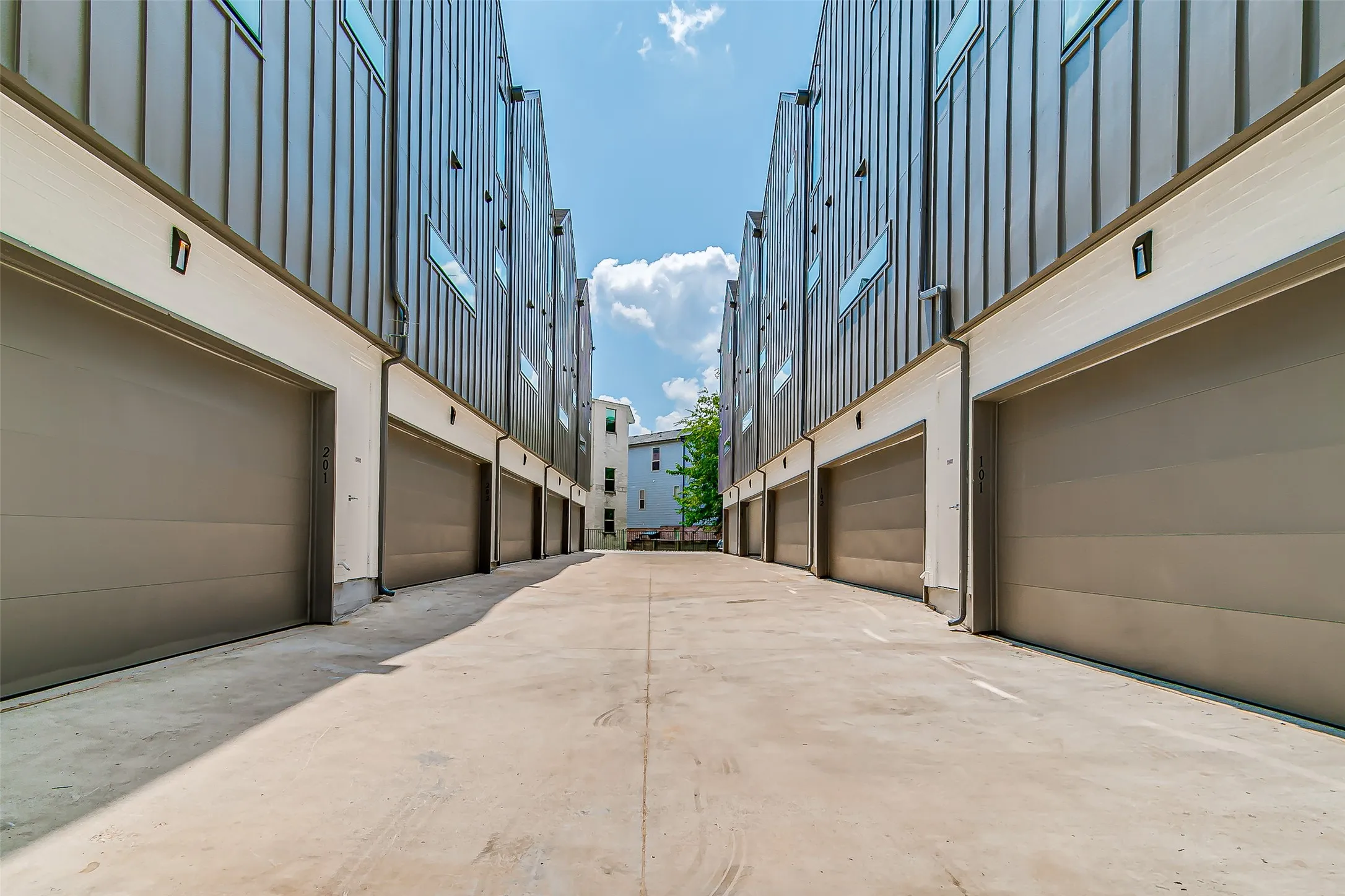 Condominium For Rent in Dallas County , 6028 Lewis Street 202, Dallas, Texas 75206, 2 Bedroom, 3 Bathroom, 2 Garage spaces, 1,500 Sqft, built in 2021, mls#21383156, Real Estate Agent in Dallas, Homes For Rent in Dallas county, Homes For Rent in Dallas, Realtor in Dallas Texas, Real Estate Brokerage Independent Realty Texas, Luminita Cordes Realtor