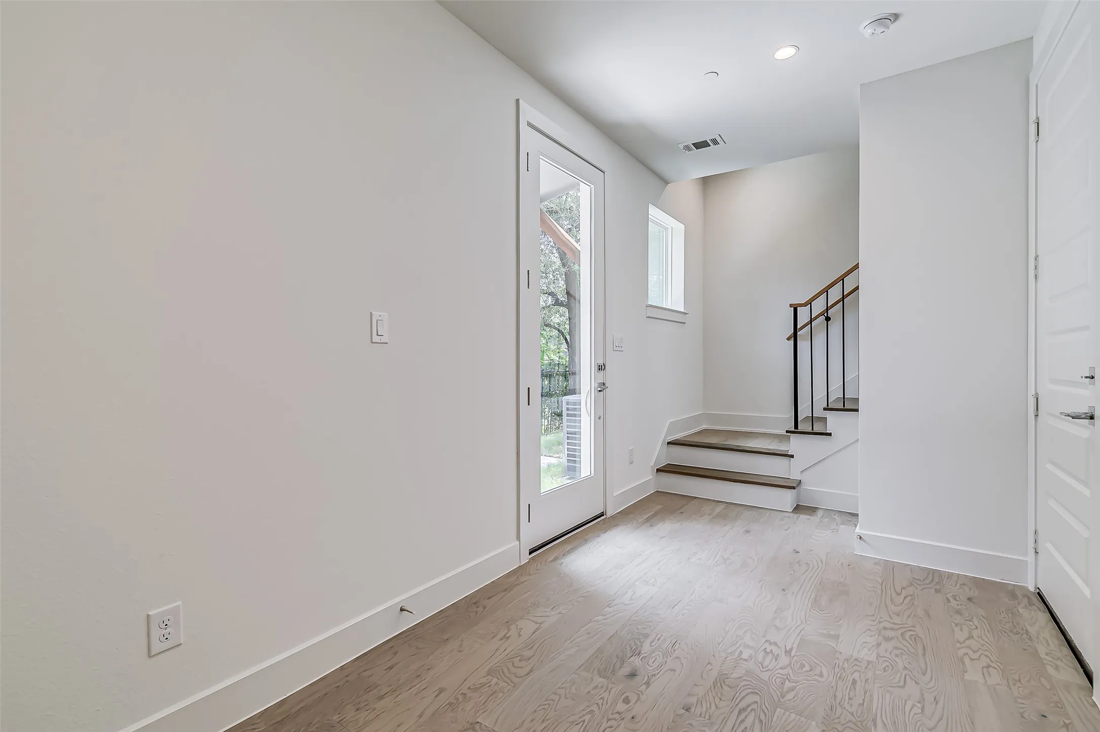 Condominium For Rent in Dallas County , 6028 Lewis Street 202, Dallas, Texas 75206, 2 Bedroom, 3 Bathroom, 2 Garage spaces, 1,500 Sqft, built in 2021, mls#21383156, Real Estate Agent in Dallas, Homes For Rent in Dallas county, Homes For Rent in Dallas, Realtor in Dallas Texas, Real Estate Brokerage Independent Realty Texas, Luminita Cordes Realtor