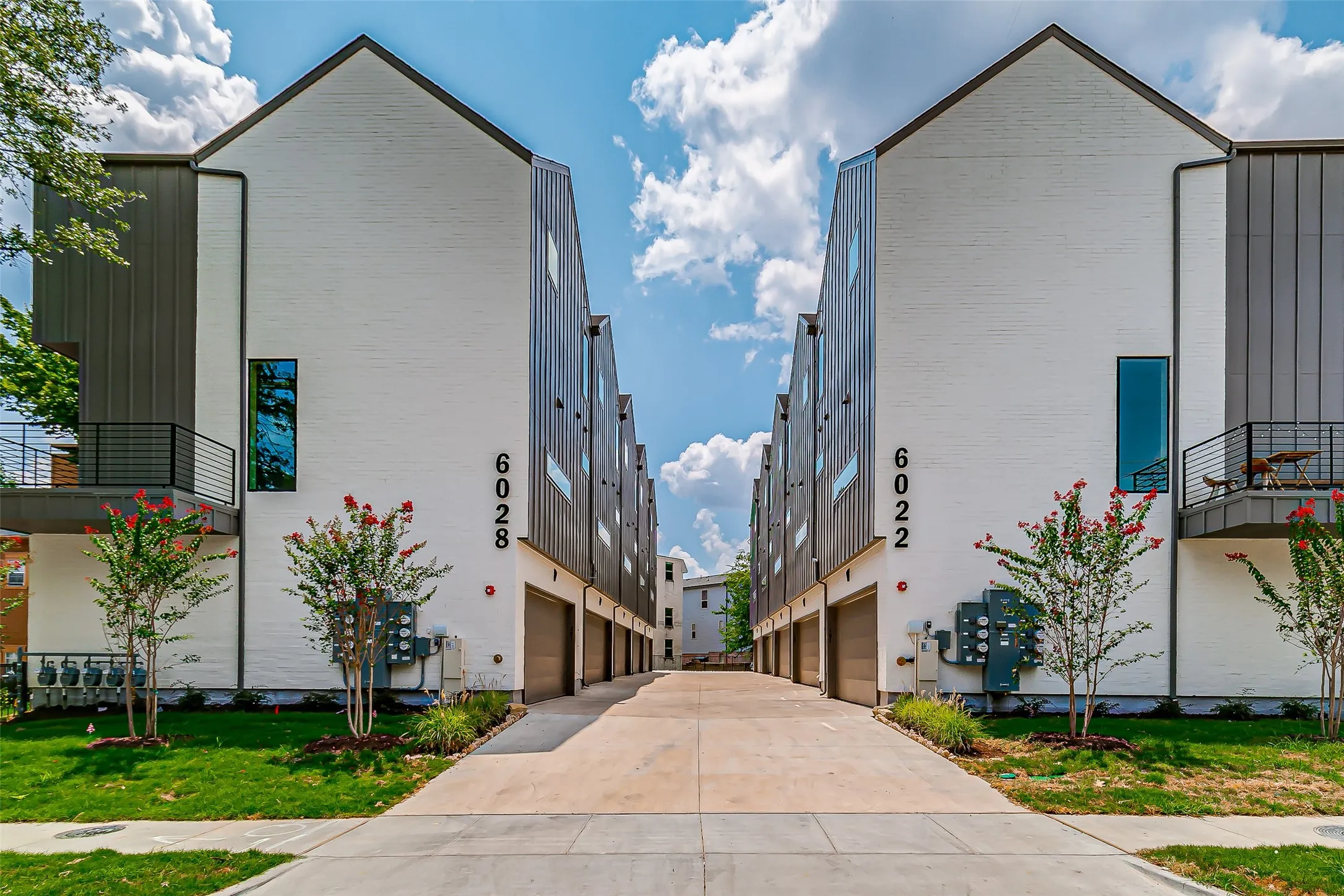 Condominium For Rent in Dallas County , 6028 Lewis Street 202, Dallas, Texas 75206, 2 Bedroom, 3 Bathroom, 2 Garage spaces, 1,500 Sqft, built in 2021, mls#21383156, Real Estate Agent in Dallas, Homes For Rent in Dallas county, Homes For Rent in Dallas, Realtor in Dallas Texas, Real Estate Brokerage Independent Realty Texas, Luminita Cordes Realtor