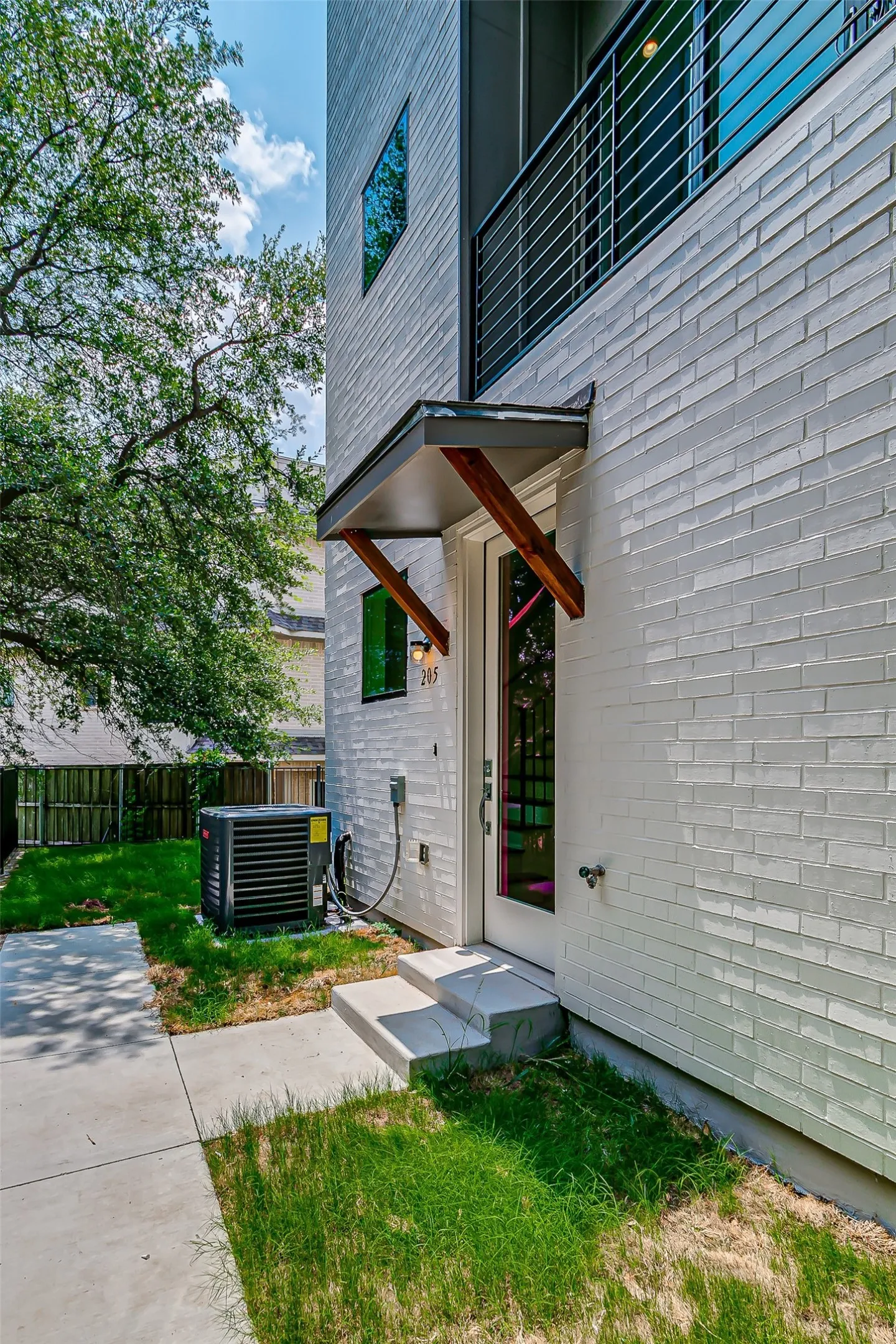 Condominium For Rent in Dallas County , 6028 Lewis Street 202, Dallas, Texas 75206, 2 Bedroom, 3 Bathroom, 2 Garage spaces, 1,500 Sqft, built in 2021, mls#21383156, Real Estate Agent in Dallas, Homes For Rent in Dallas county, Homes For Rent in Dallas, Realtor in Dallas Texas, Real Estate Brokerage Independent Realty Texas, Luminita Cordes Realtor