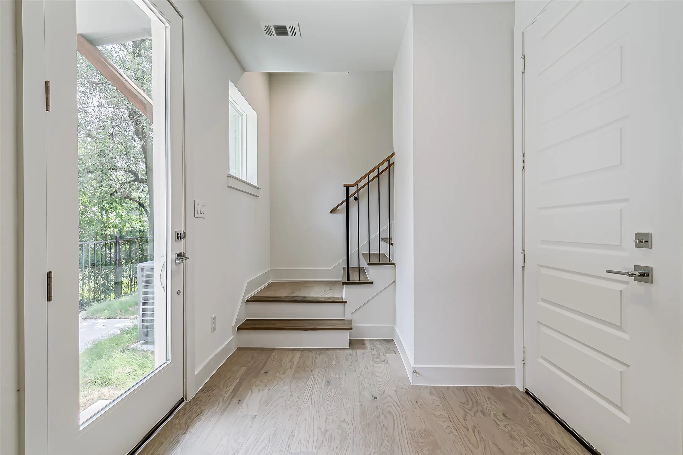 Condominium For Rent in Dallas County , 6028 Lewis Street 202, Dallas, Texas 75206, 2 Bedroom, 3 Bathroom, 2 Garage spaces, 1,500 Sqft, built in 2021, mls#21383156, Real Estate Agent in Dallas, Homes For Rent in Dallas county, Homes For Rent in Dallas, Realtor in Dallas Texas, Real Estate Brokerage Independent Realty Texas, Luminita Cordes Realtor