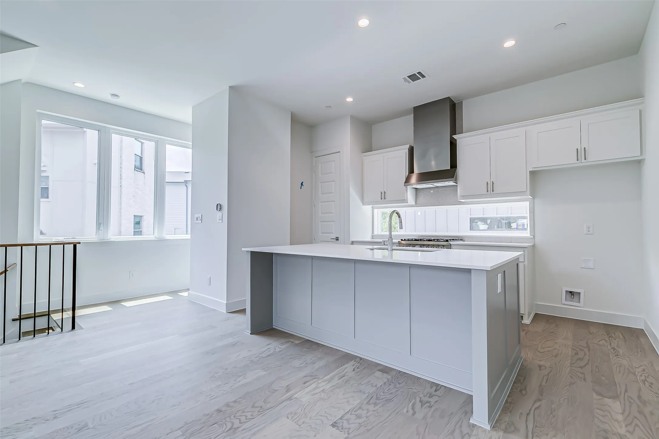 Condominium For Rent in Dallas County , 6028 Lewis Street 202, Dallas, Texas 75206, 2 Bedroom, 3 Bathroom, 2 Garage spaces, 1,500 Sqft, built in 2021, mls#21383156, Real Estate Agent in Dallas, Homes For Rent in Dallas county, Homes For Rent in Dallas, Realtor in Dallas Texas, Real Estate Brokerage Independent Realty Texas, Luminita Cordes Realtor