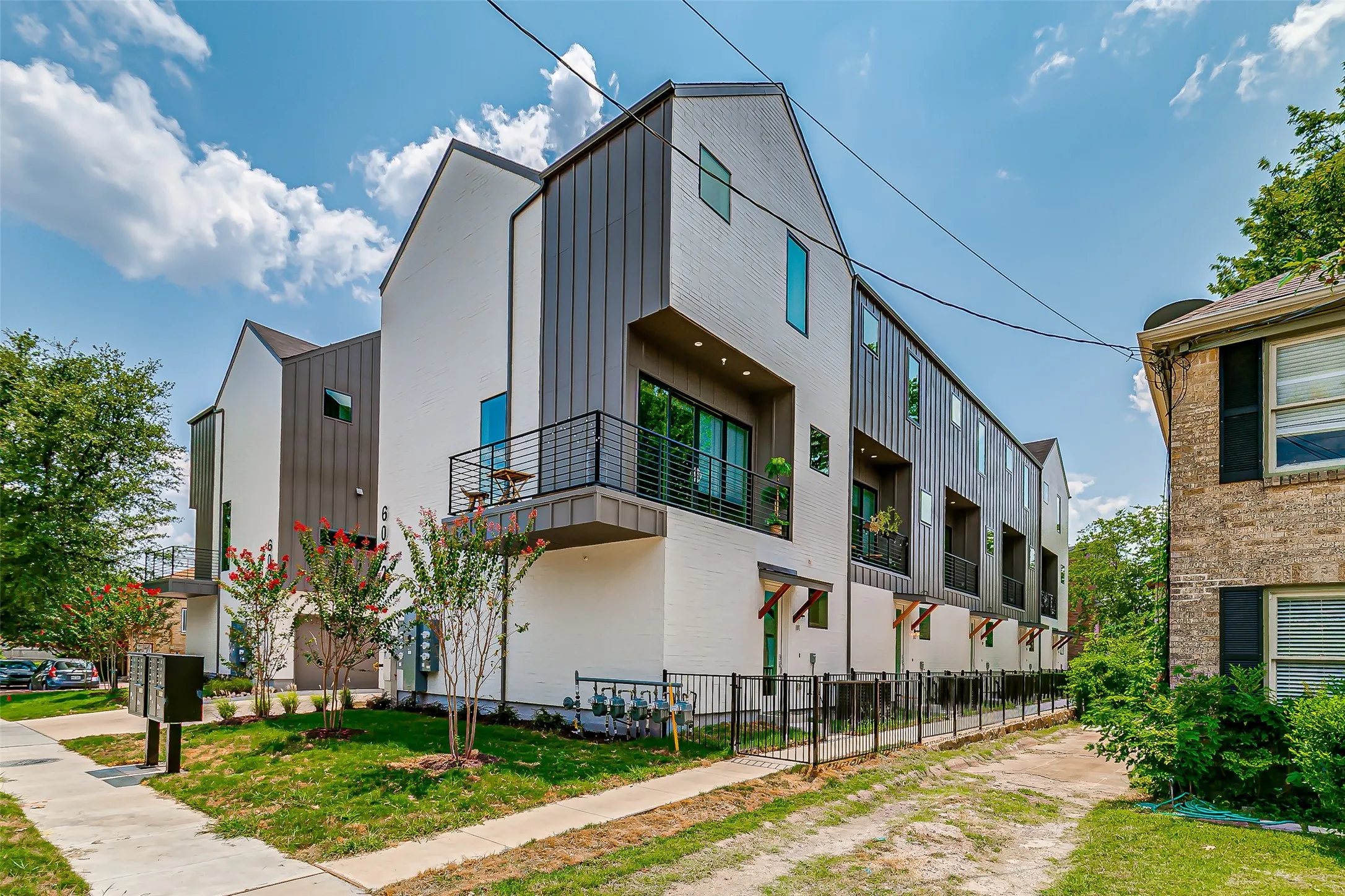 Condominium For Rent in Dallas County , 6028 Lewis Street 202, Dallas, Texas 75206, 2 Bedroom, 3 Bathroom, 2 Garage spaces, 1,500 Sqft, built in 2021, mls#21383156, Real Estate Agent in Dallas, Homes For Rent in Dallas county, Homes For Rent in Dallas, Realtor in Dallas Texas, Real Estate Brokerage Independent Realty Texas, Luminita Cordes Realtor