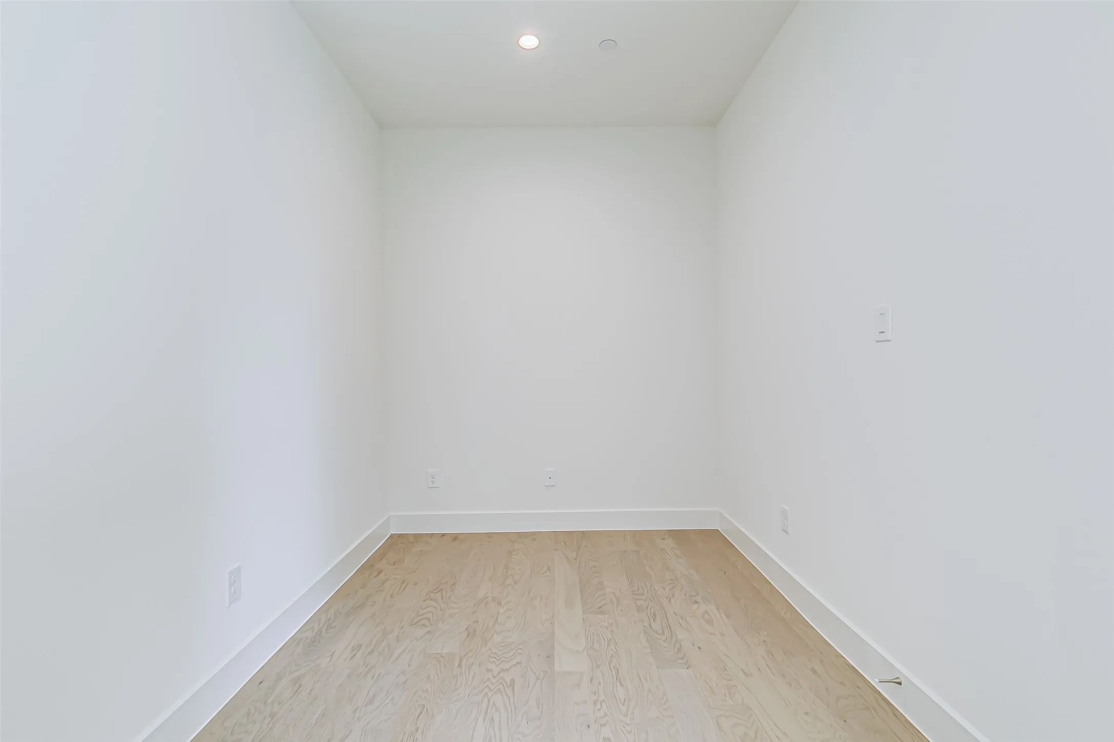 Condominium For Rent in Dallas County , 6028 Lewis Street 202, Dallas, Texas 75206, 2 Bedroom, 3 Bathroom, 2 Garage spaces, 1,500 Sqft, built in 2021, mls#21383156, Real Estate Agent in Dallas, Homes For Rent in Dallas county, Homes For Rent in Dallas, Realtor in Dallas Texas, Real Estate Brokerage Independent Realty Texas, Luminita Cordes Realtor