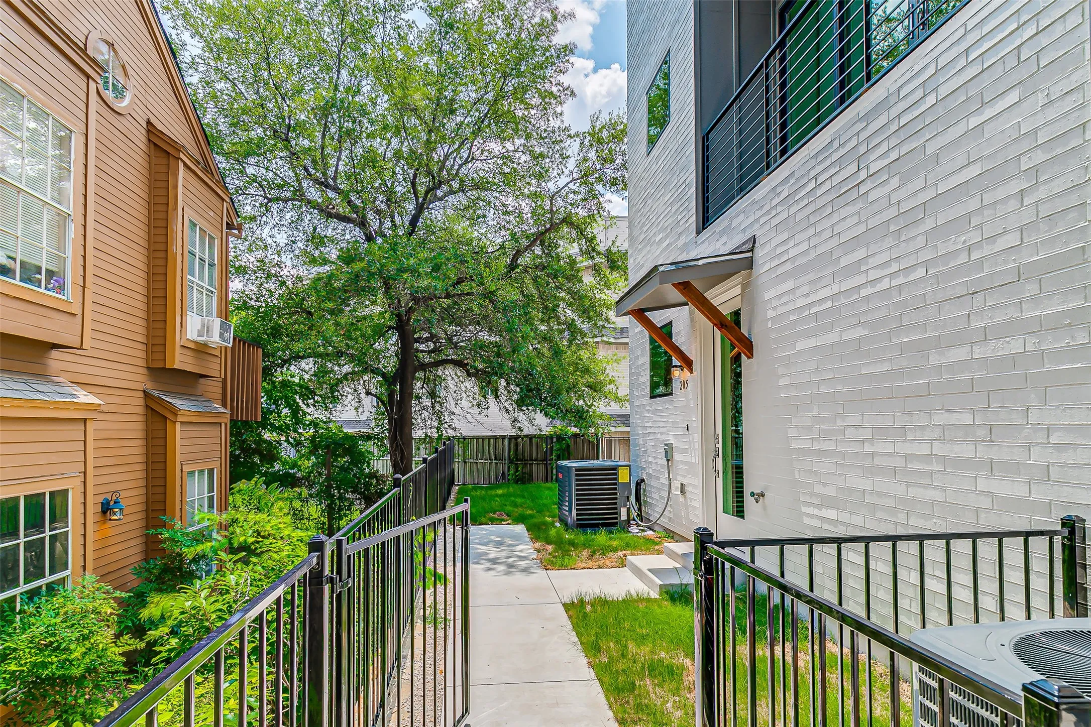 Condominium For Rent in Dallas County , 6028 Lewis Street 202, Dallas, Texas 75206, 2 Bedroom, 3 Bathroom, 2 Garage spaces, 1,500 Sqft, built in 2021, mls#21383156, Real Estate Agent in Dallas, Homes For Rent in Dallas county, Homes For Rent in Dallas, Realtor in Dallas Texas, Real Estate Brokerage Independent Realty Texas, Luminita Cordes Realtor