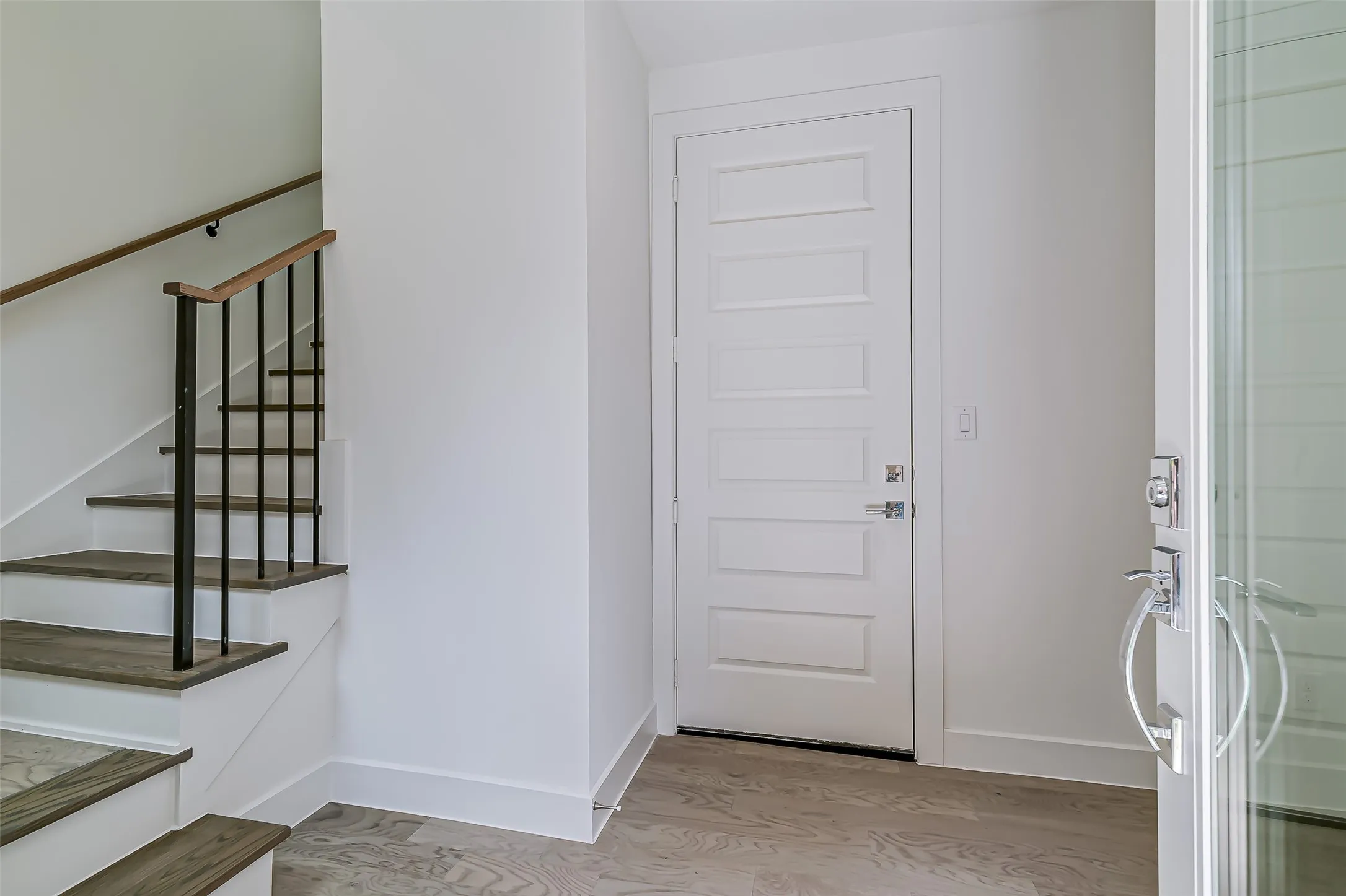 Condominium For Rent in Dallas County , 6028 Lewis Street 202, Dallas, Texas 75206, 2 Bedroom, 3 Bathroom, 2 Garage spaces, 1,500 Sqft, built in 2021, mls#21383156, Real Estate Agent in Dallas, Homes For Rent in Dallas county, Homes For Rent in Dallas, Realtor in Dallas Texas, Real Estate Brokerage Independent Realty Texas, Luminita Cordes Realtor