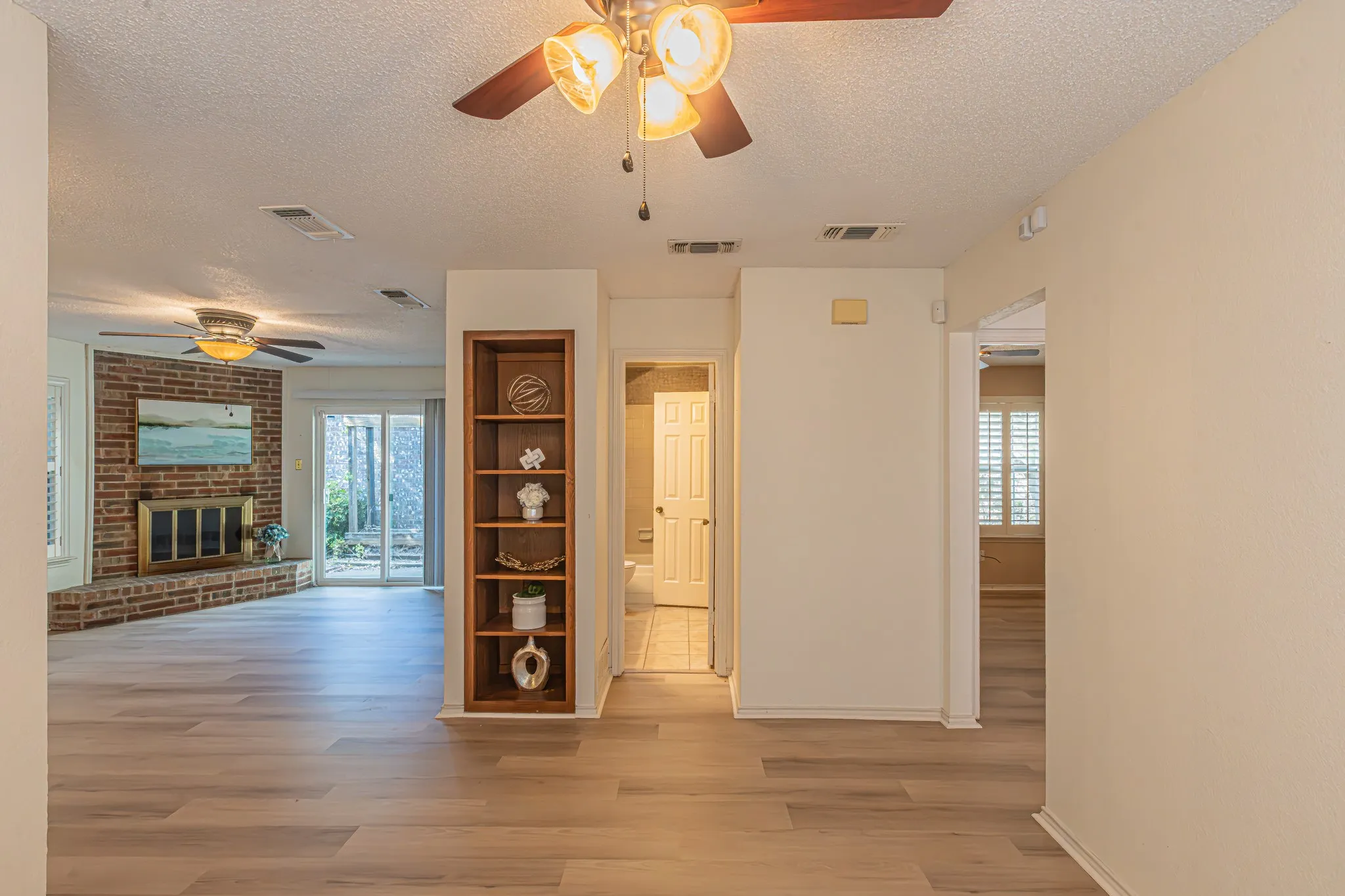 Single Family Residence For Sale in Tarrant County , 1724 Red Bud Lane, Euless, Texas 76039, 2 Bedroom, 2 Bathroom, 2 Garage spaces, 1,132 Sqft, built in 1983, mls#21382449, Real Estate Agent in Euless, Homes For Sale in Tarrant county, Homes For Sale in Euless, Realtor in Euless Texas, Real Estate Brokerage Independent Realty Texas, Luminita Cordes Realtor