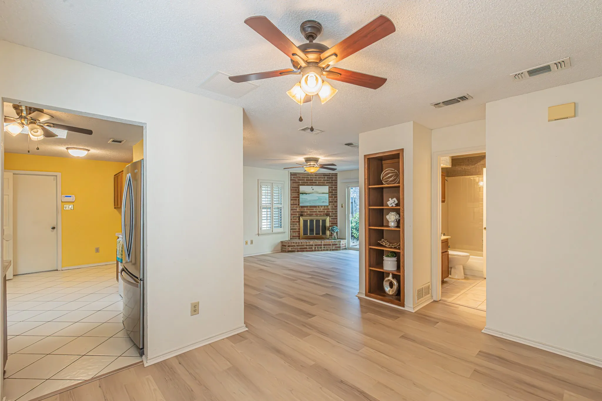 Single Family Residence For Sale in Tarrant County , 1724 Red Bud Lane, Euless, Texas 76039, 2 Bedroom, 2 Bathroom, 2 Garage spaces, 1,132 Sqft, built in 1983, mls#21382449, Real Estate Agent in Euless, Homes For Sale in Tarrant county, Homes For Sale in Euless, Realtor in Euless Texas, Real Estate Brokerage Independent Realty Texas, Luminita Cordes Realtor
