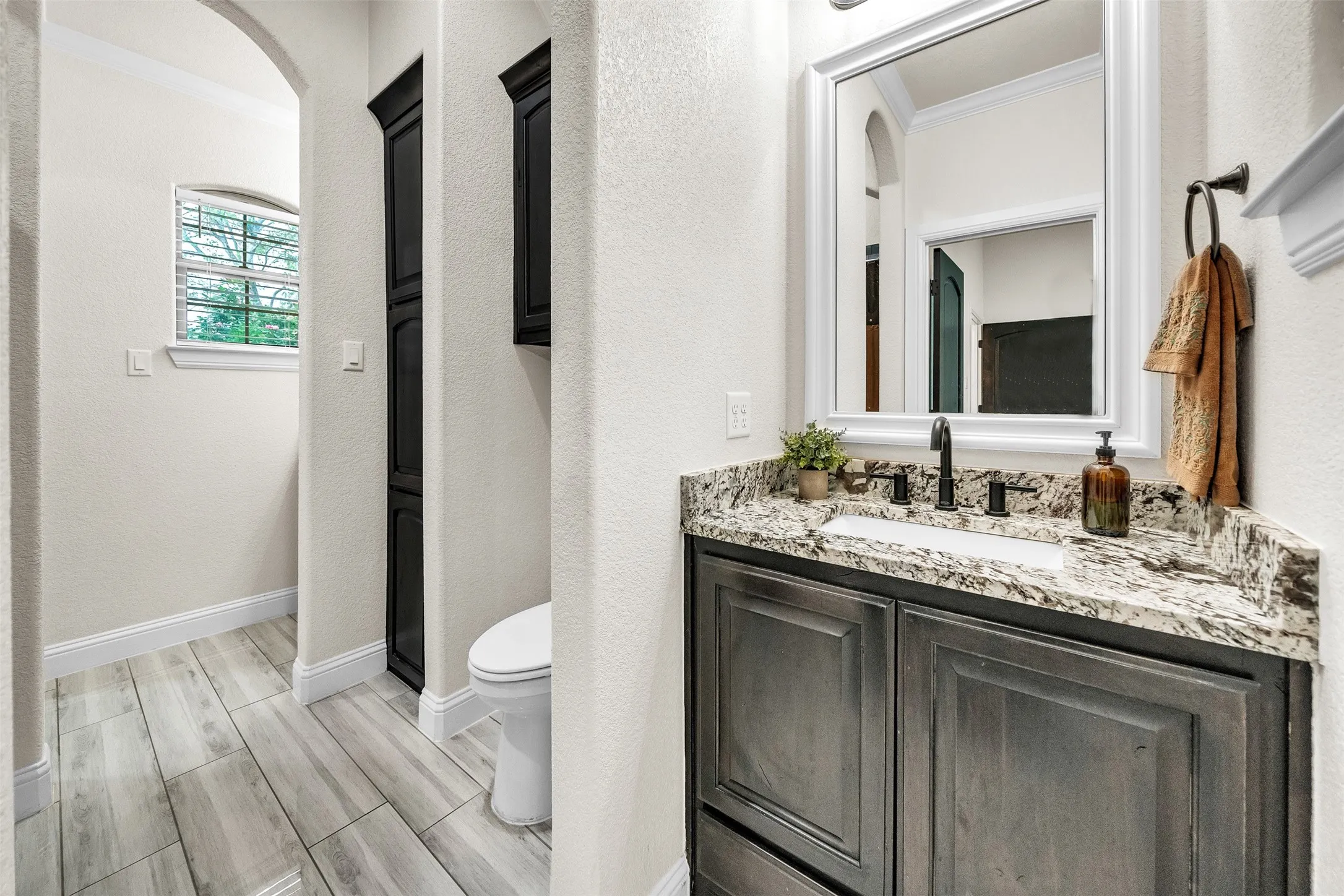 Single Family Residence For Sale in Tarrant County , 7839 Blanchard Way, Fort Worth, Texas 76126, 3 Bedroom, 4 Bathroom, 2 Garage spaces, 3,524 Sqft, built in 2019, mls#21379169, Real Estate Agent in Fort Worth, Homes For Sale in Tarrant county, Homes For Sale in Fort Worth, Realtor in Fort Worth Texas, Real Estate Brokerage Independent Realty Texas, Luminita Cordes Realtor