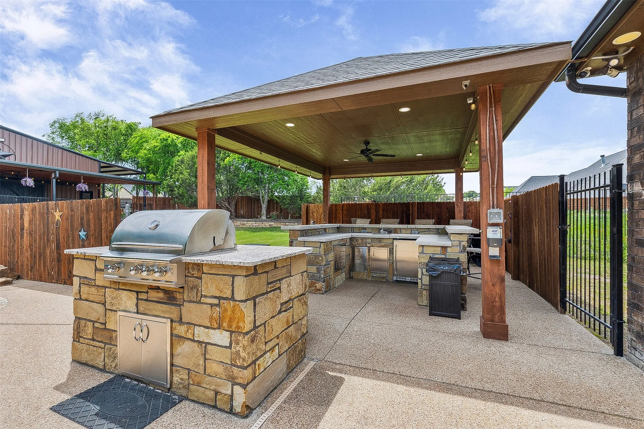 Outdoor Kitchen