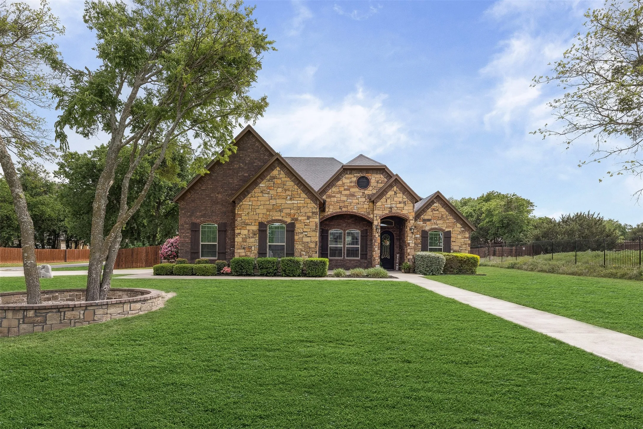 Single Family Residence For Sale in Tarrant County , 7839 Blanchard Way, Fort Worth, Texas 76126, 3 Bedroom, 4 Bathroom, 2 Garage spaces, 3,524 Sqft, built in 2019, mls#21379169, Real Estate Agent in Fort Worth, Homes For Sale in Tarrant county, Homes For Sale in Fort Worth, Realtor in Fort Worth Texas, Real Estate Brokerage Independent Realty Texas, Luminita Cordes Realtor