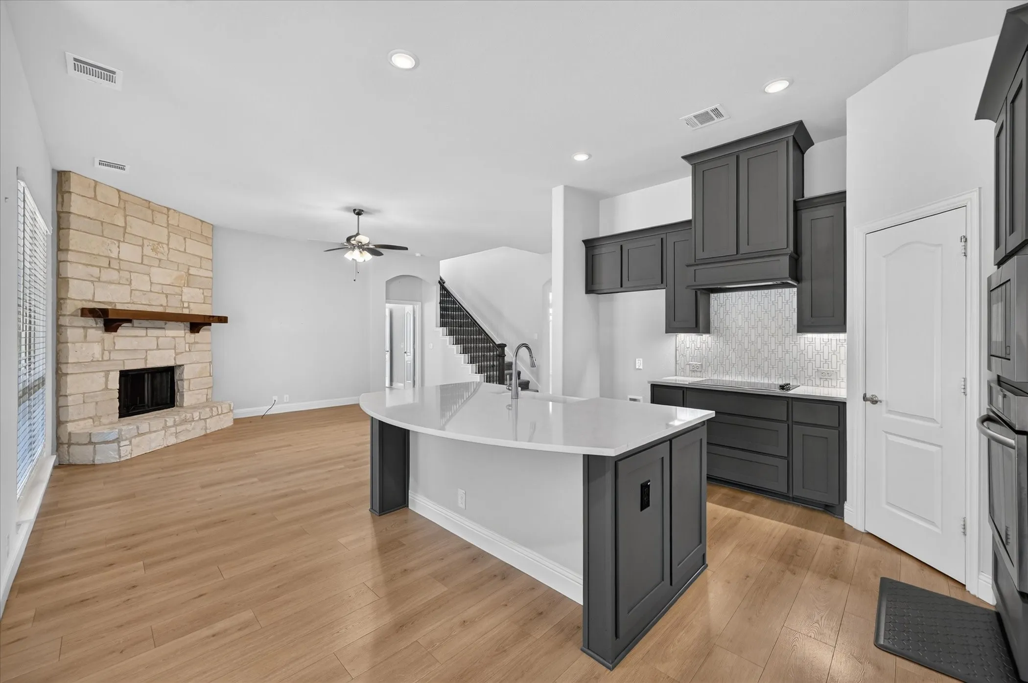 Single Family Residence For Sale in Ellis County , 5625 Stone Lane, Midlothian, Texas 76065, 4 Bedroom, 3 Bathroom, 2 Garage spaces, 3,258 Sqft, built in 2022, mls#21381229, Real Estate Agent in Midlothian, Homes For Sale in Ellis county, Homes For Sale in Midlothian, Realtor in Midlothian Texas, Real Estate Brokerage Independent Realty Texas, Luminita Cordes Realtor