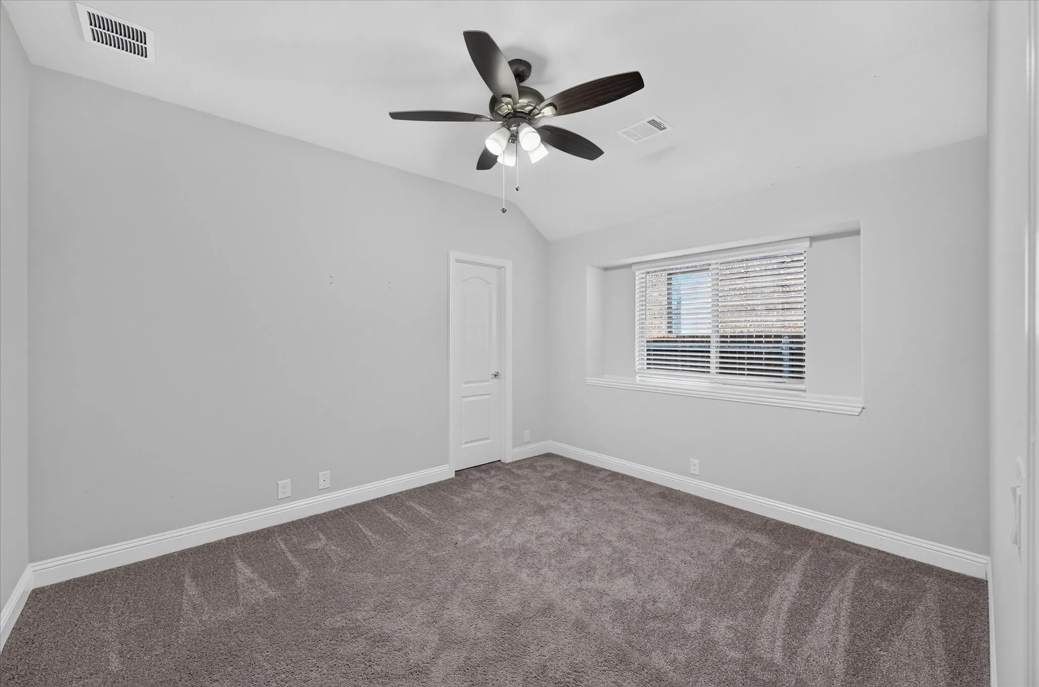 Single Family Residence For Sale in Ellis County , 5625 Stone Lane, Midlothian, Texas 76065, 4 Bedroom, 3 Bathroom, 2 Garage spaces, 3,258 Sqft, built in 2022, mls#21381229, Real Estate Agent in Midlothian, Homes For Sale in Ellis county, Homes For Sale in Midlothian, Realtor in Midlothian Texas, Real Estate Brokerage Independent Realty Texas, Luminita Cordes Realtor