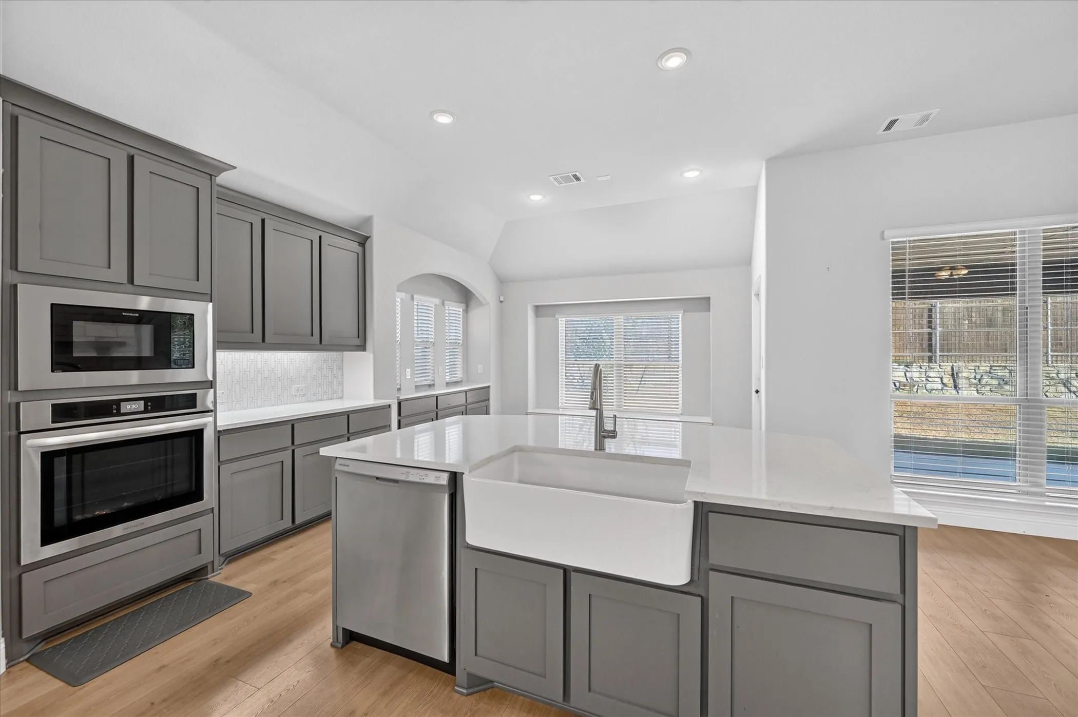 Single Family Residence For Sale in Ellis County , 5625 Stone Lane, Midlothian, Texas 76065, 4 Bedroom, 3 Bathroom, 2 Garage spaces, 3,258 Sqft, built in 2022, mls#21381229, Real Estate Agent in Midlothian, Homes For Sale in Ellis county, Homes For Sale in Midlothian, Realtor in Midlothian Texas, Real Estate Brokerage Independent Realty Texas, Luminita Cordes Realtor