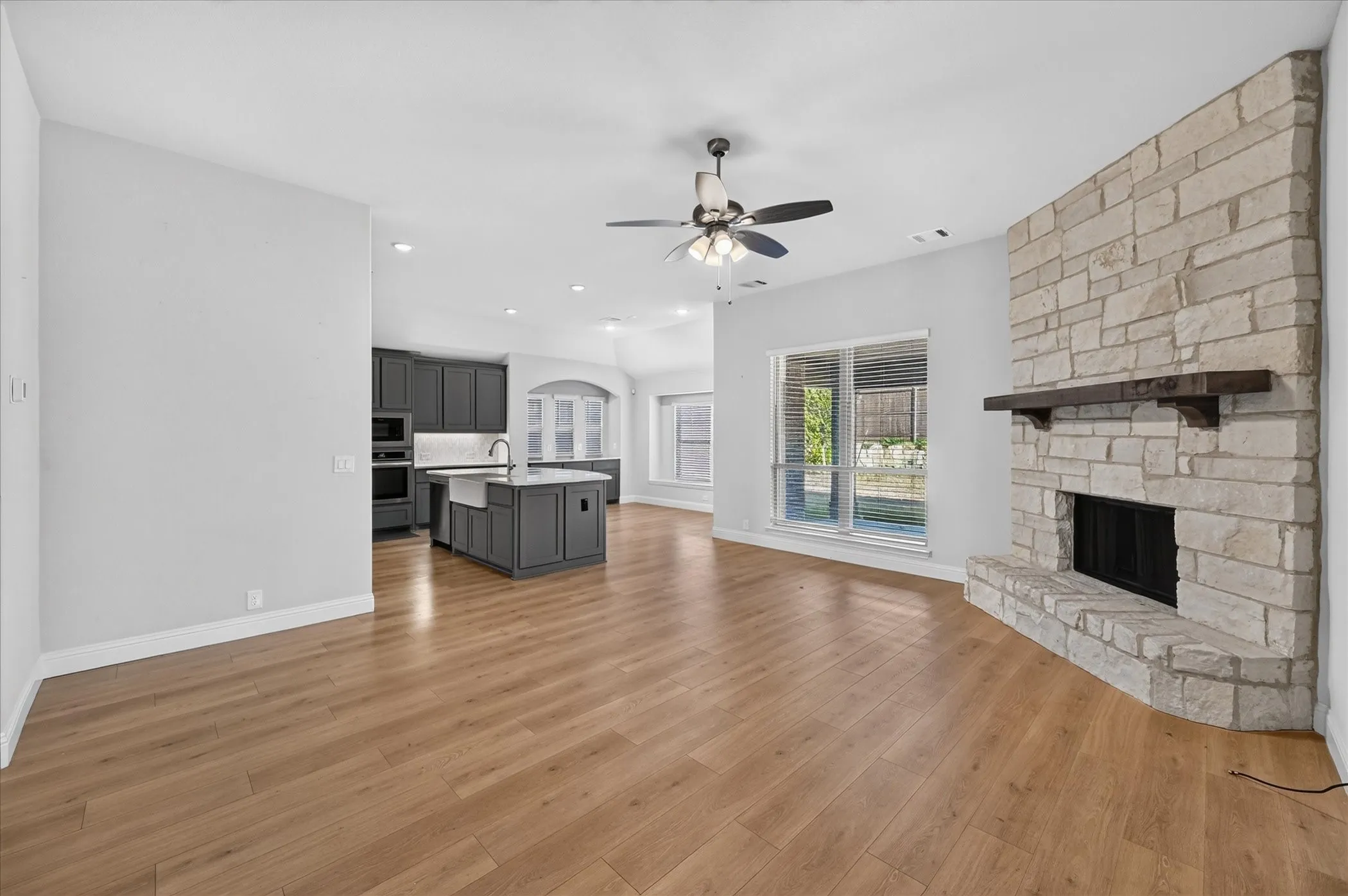Single Family Residence For Sale in Ellis County , 5625 Stone Lane, Midlothian, Texas 76065, 4 Bedroom, 3 Bathroom, 2 Garage spaces, 3,258 Sqft, built in 2022, mls#21381229, Real Estate Agent in Midlothian, Homes For Sale in Ellis county, Homes For Sale in Midlothian, Realtor in Midlothian Texas, Real Estate Brokerage Independent Realty Texas, Luminita Cordes Realtor