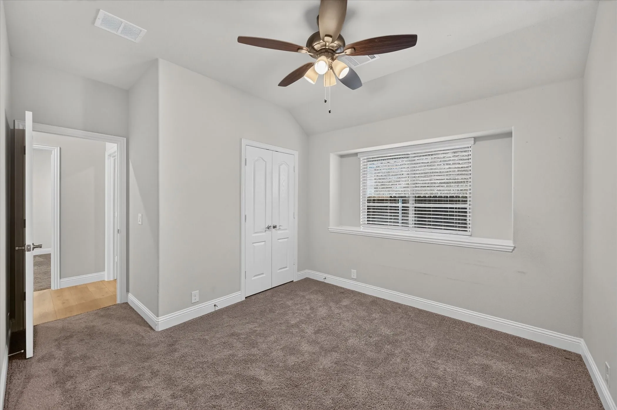 Single Family Residence For Sale in Ellis County , 5625 Stone Lane, Midlothian, Texas 76065, 4 Bedroom, 3 Bathroom, 2 Garage spaces, 3,258 Sqft, built in 2022, mls#21381229, Real Estate Agent in Midlothian, Homes For Sale in Ellis county, Homes For Sale in Midlothian, Realtor in Midlothian Texas, Real Estate Brokerage Independent Realty Texas, Luminita Cordes Realtor