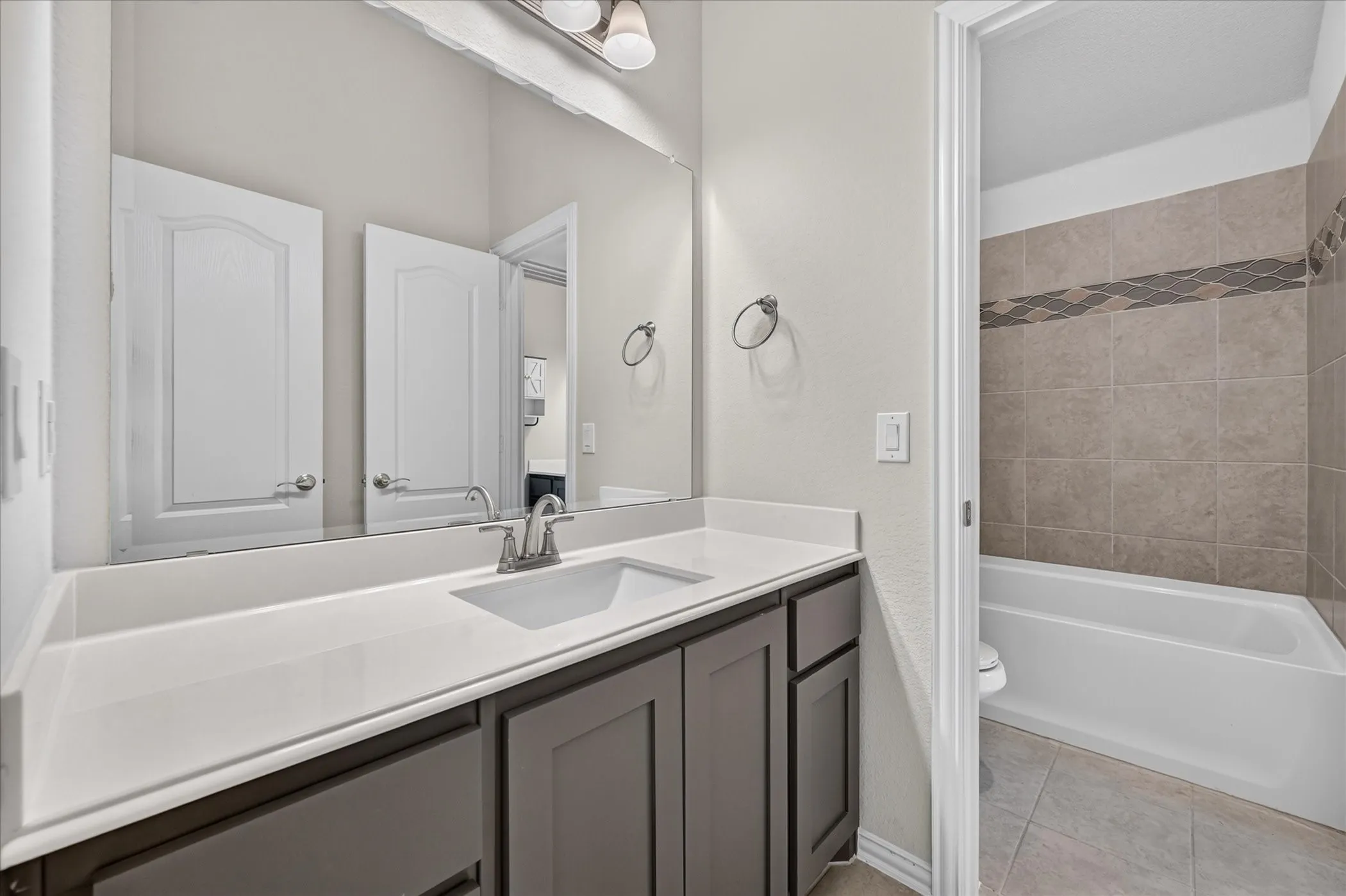 Single Family Residence For Sale in Ellis County , 5625 Stone Lane, Midlothian, Texas 76065, 4 Bedroom, 3 Bathroom, 2 Garage spaces, 3,258 Sqft, built in 2022, mls#21381229, Real Estate Agent in Midlothian, Homes For Sale in Ellis county, Homes For Sale in Midlothian, Realtor in Midlothian Texas, Real Estate Brokerage Independent Realty Texas, Luminita Cordes Realtor