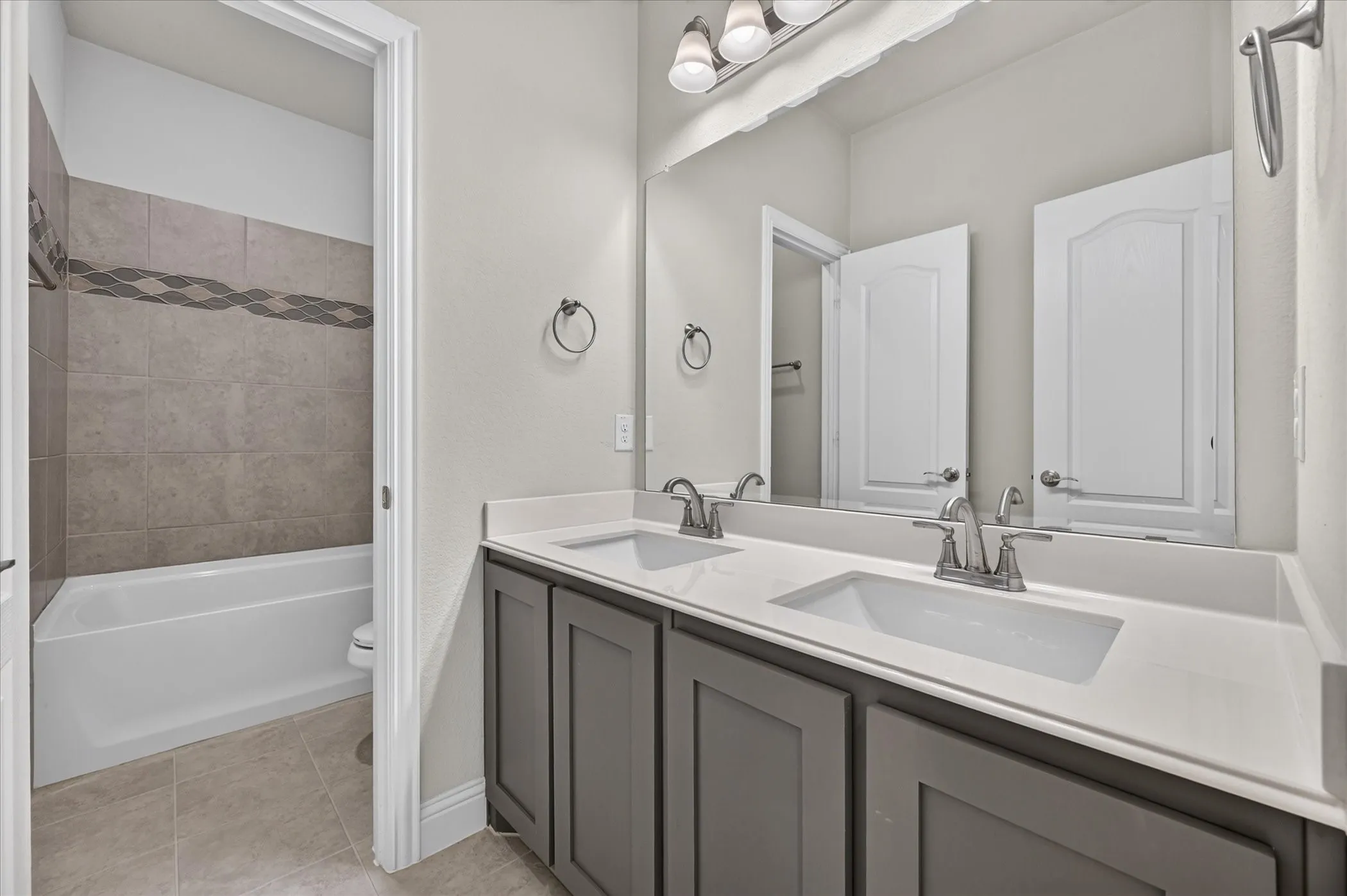 Single Family Residence For Sale in Ellis County , 5625 Stone Lane, Midlothian, Texas 76065, 4 Bedroom, 3 Bathroom, 2 Garage spaces, 3,258 Sqft, built in 2022, mls#21381229, Real Estate Agent in Midlothian, Homes For Sale in Ellis county, Homes For Sale in Midlothian, Realtor in Midlothian Texas, Real Estate Brokerage Independent Realty Texas, Luminita Cordes Realtor