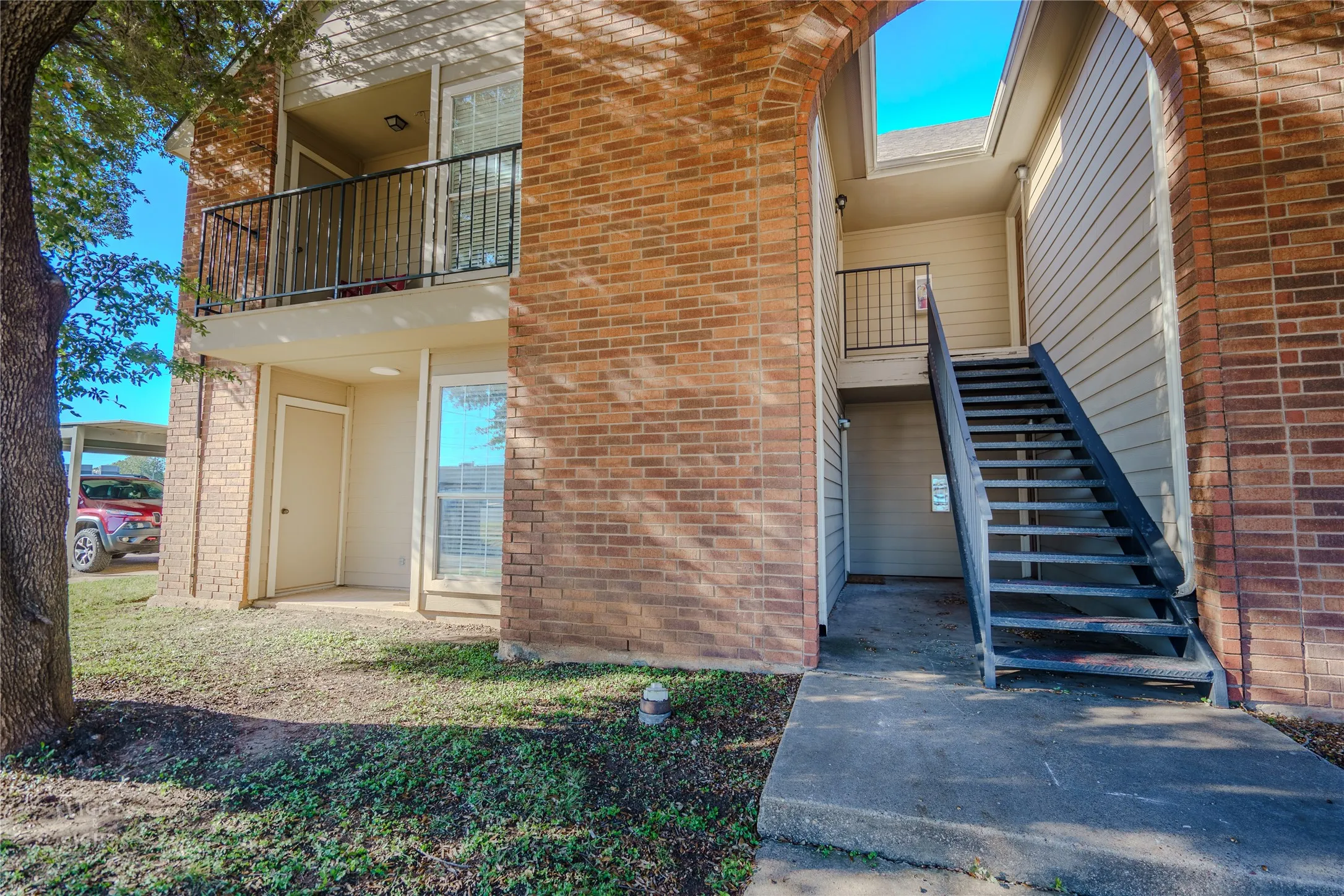Condominium For Sale in Taylor County , 1302 Westheimer Road 101, Abilene, Texas 79601, 1 Bedroom, 1 Bathroom, Garage spaces, 650 Sqft, built in 1983, mls#21381010, Real Estate Agent in Abilene, Homes For Sale in Taylor county, Homes For Sale in Abilene, Realtor in Abilene Texas, Real Estate Brokerage Independent Realty Texas, Luminita Cordes Realtor